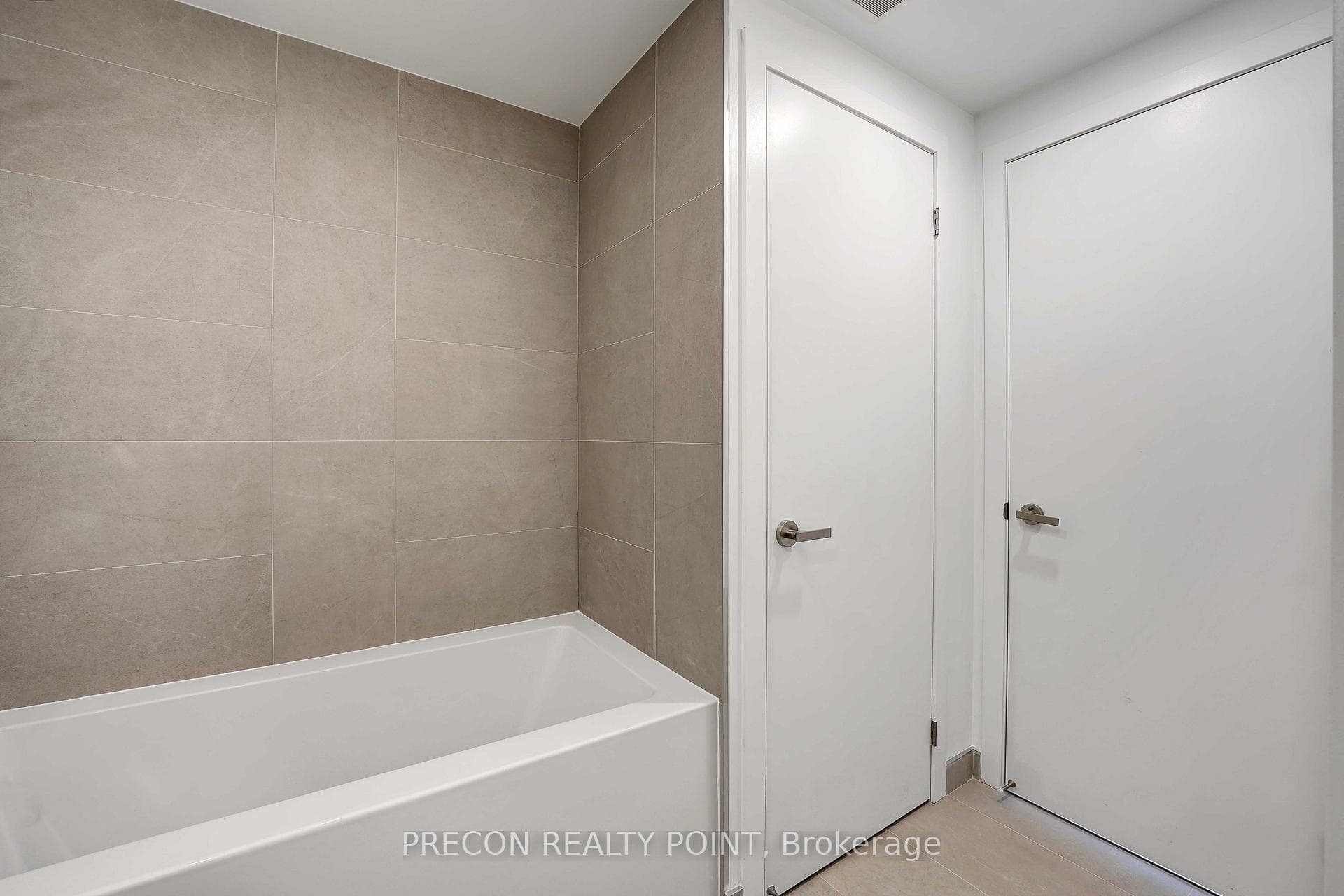 370 Martha Street Unit 605 photo 16
