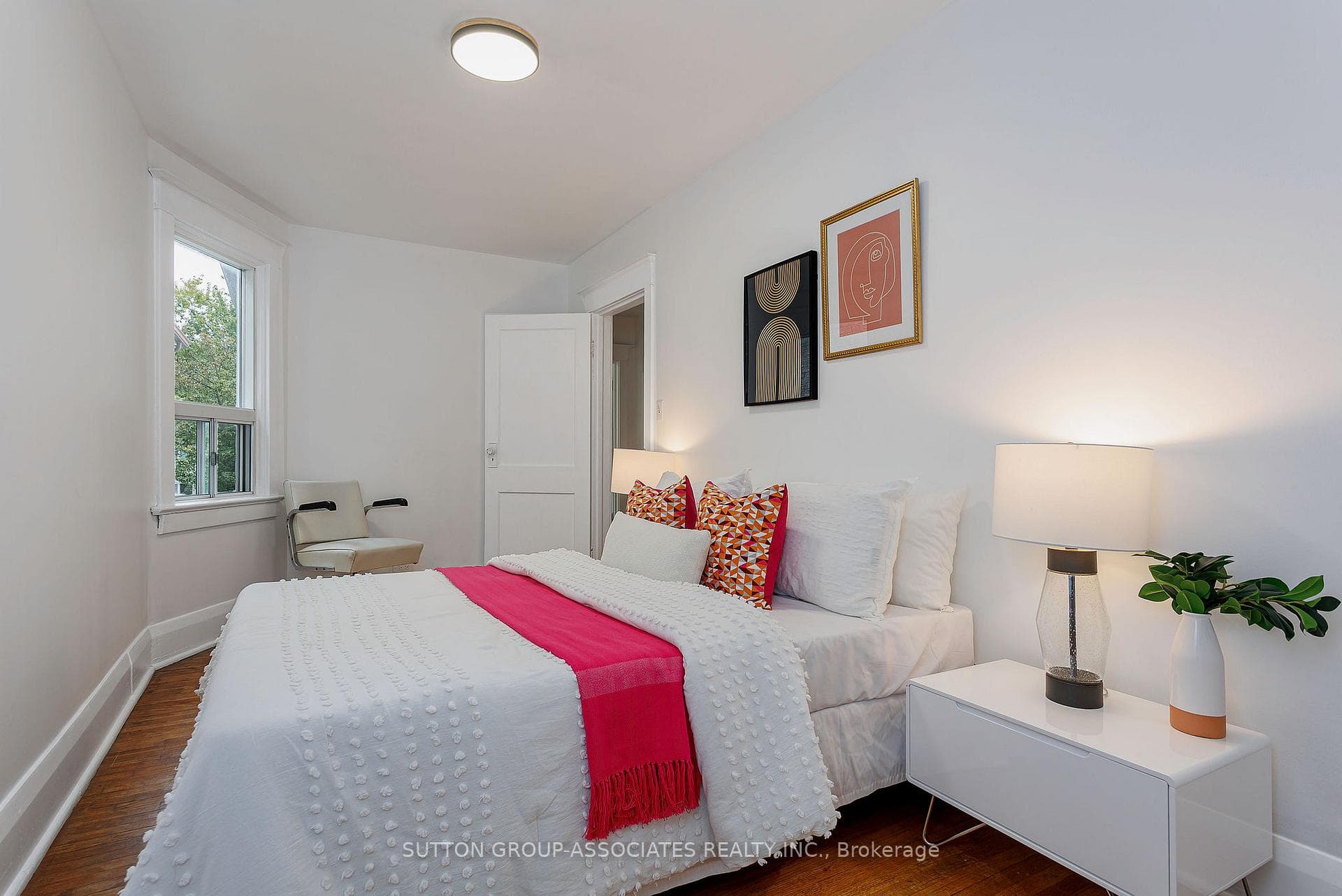 2nd floor middle bedroom