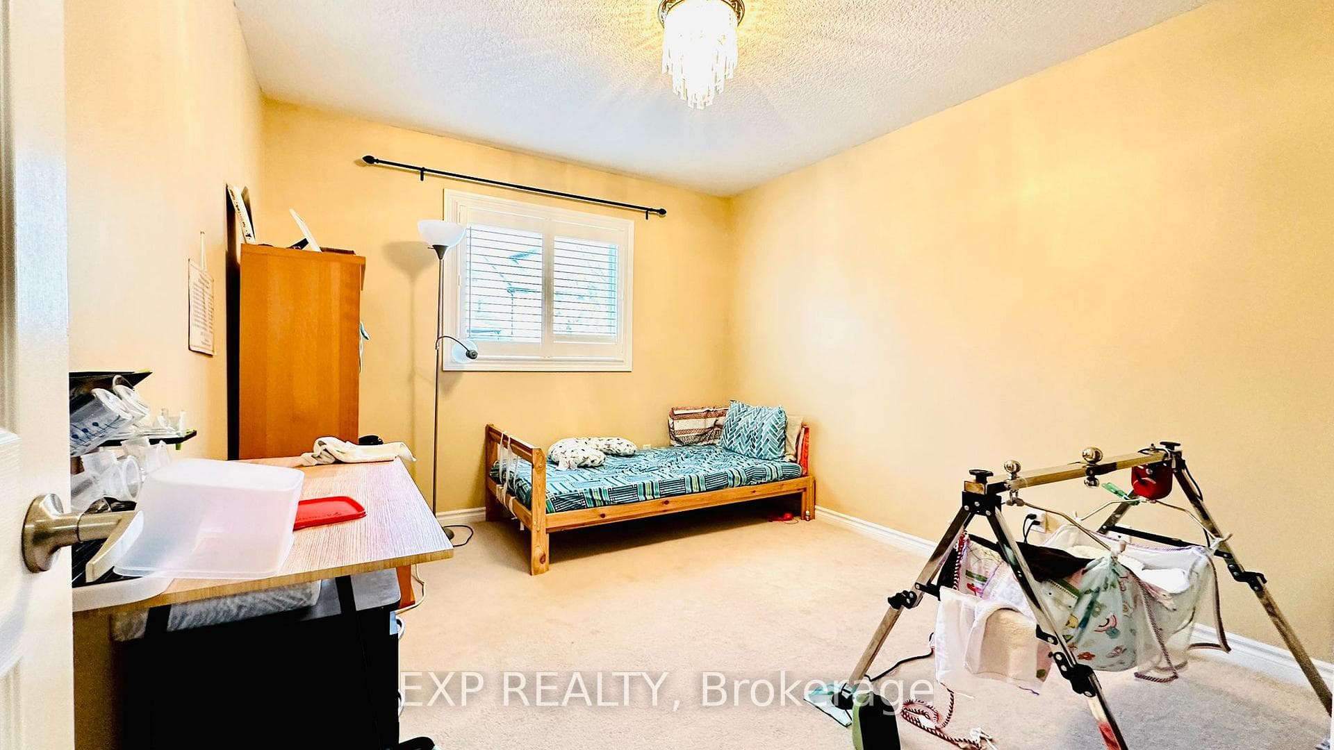 240 PURPLE SAGE Crescent photo 16