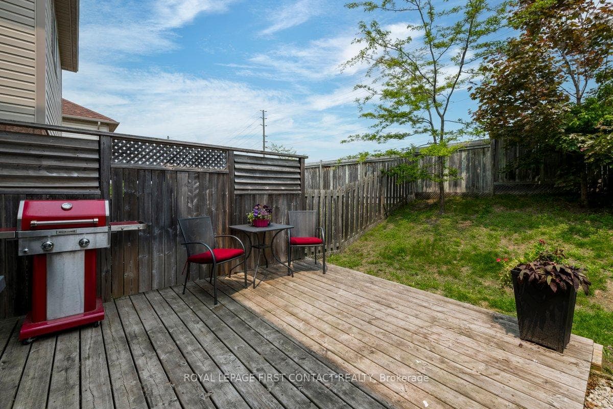 65 Hawthorne Crescent photo 26