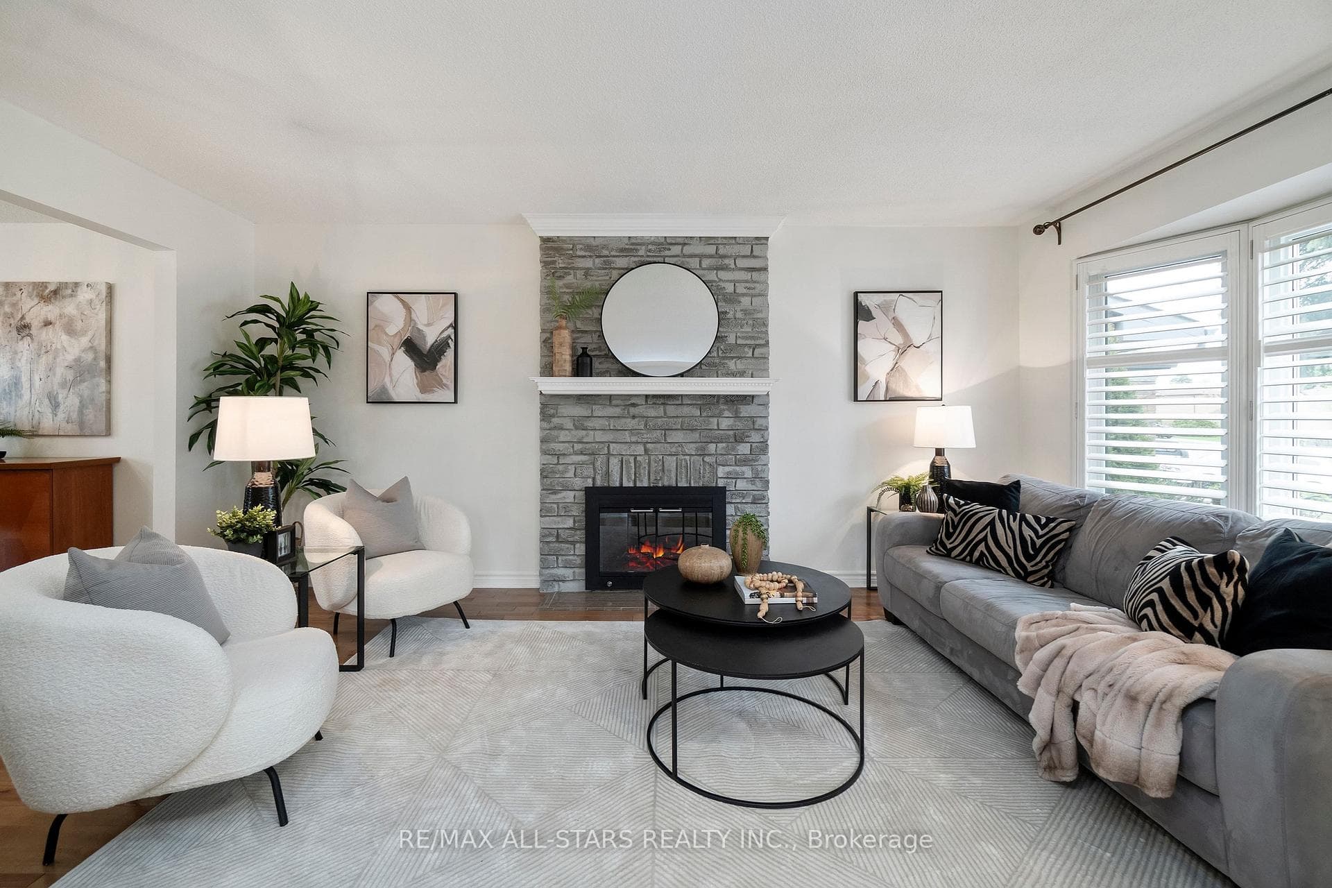 Renovated, open concept main flr living area