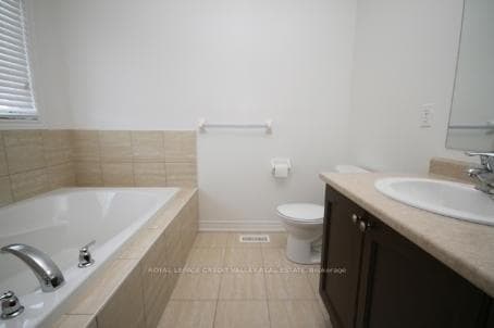 21 Newington Crescent photo 9