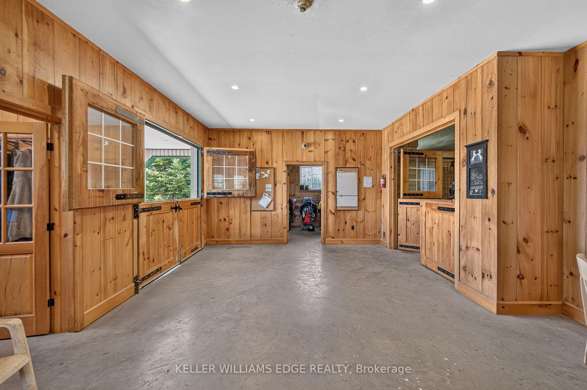 564 8th Concession Road photo 4