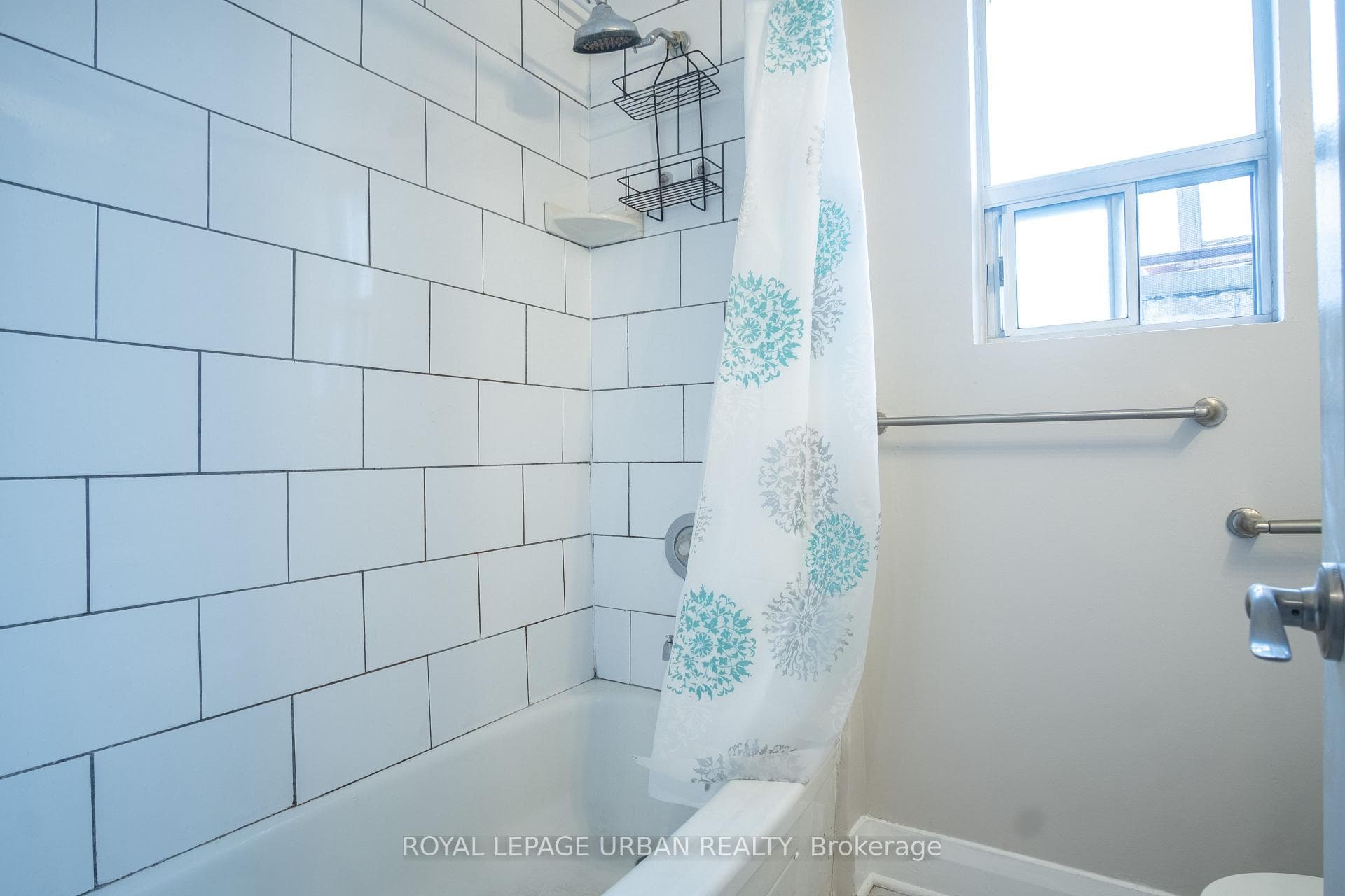 636 Danforth Avenue Unit 2 photo 17
