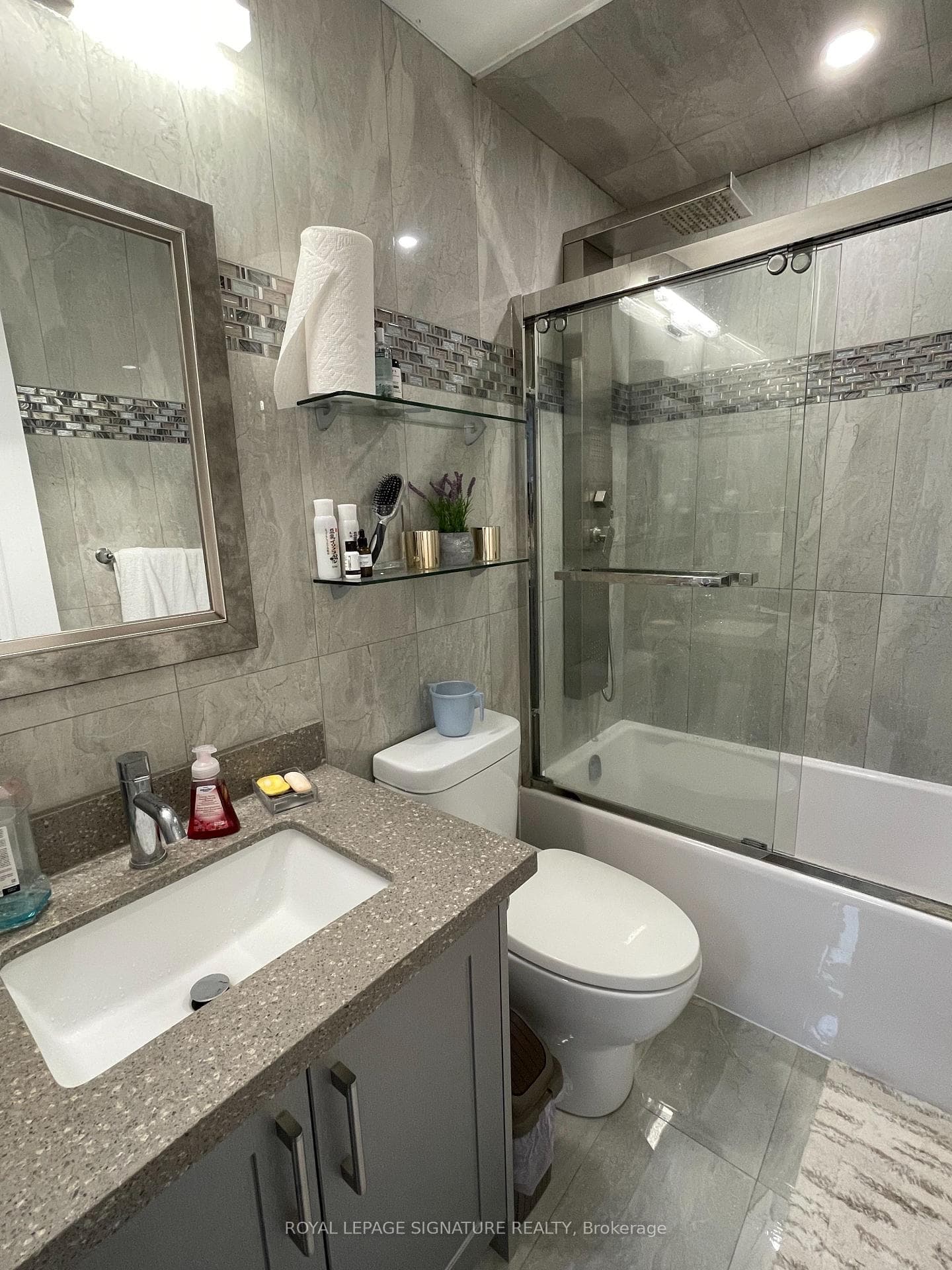 41 Greene Drive Unit Room photo 2