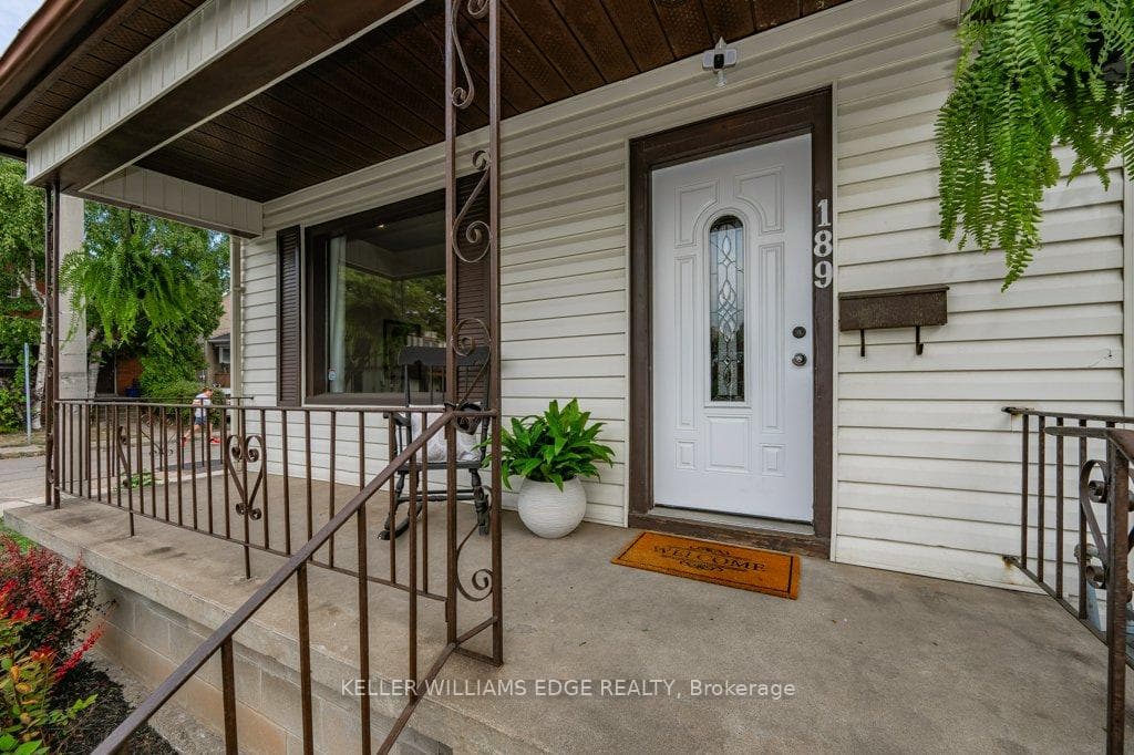 189 Roxborough Avenue photo 3