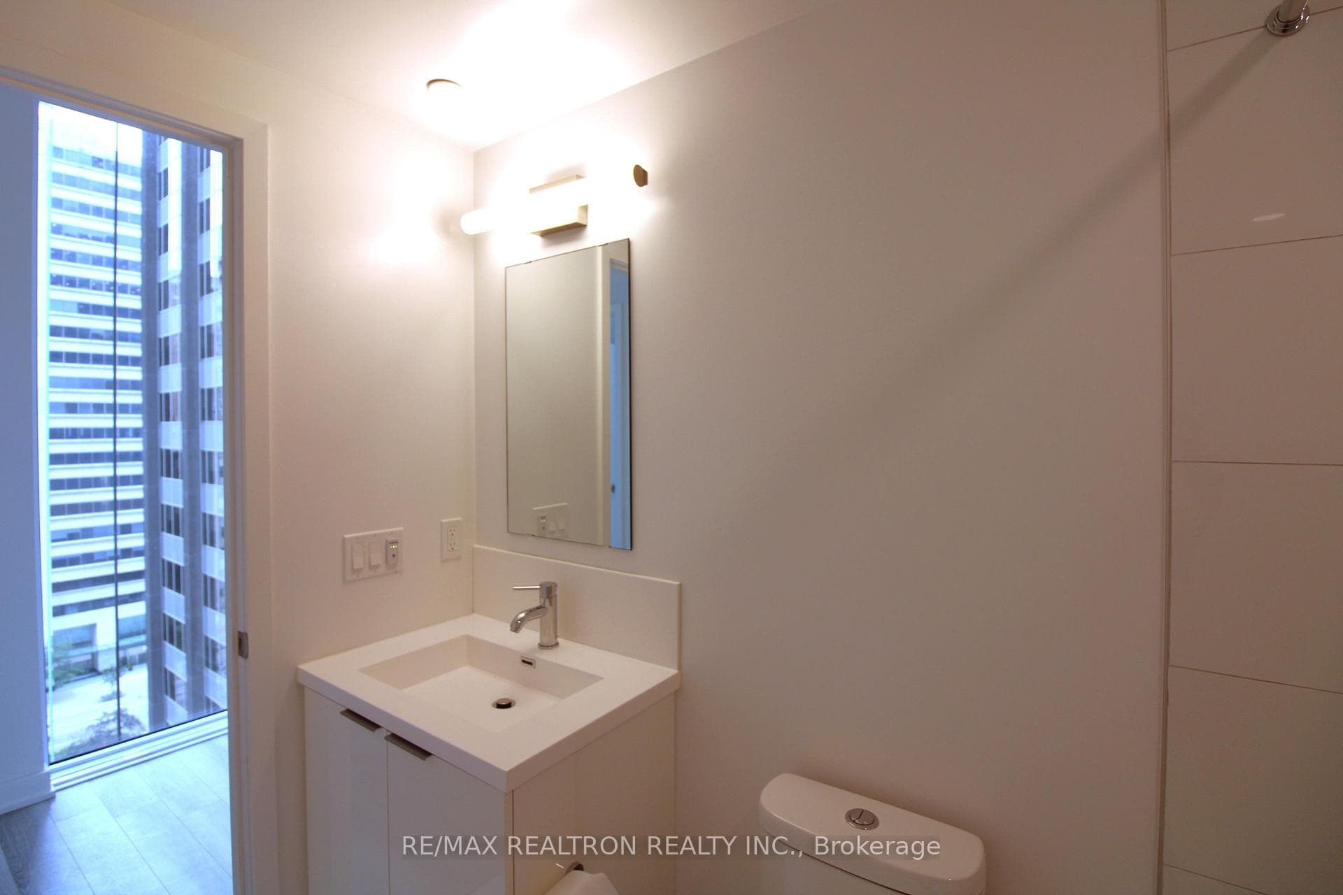 238 Simcoe Street Unit 1103 photo 13