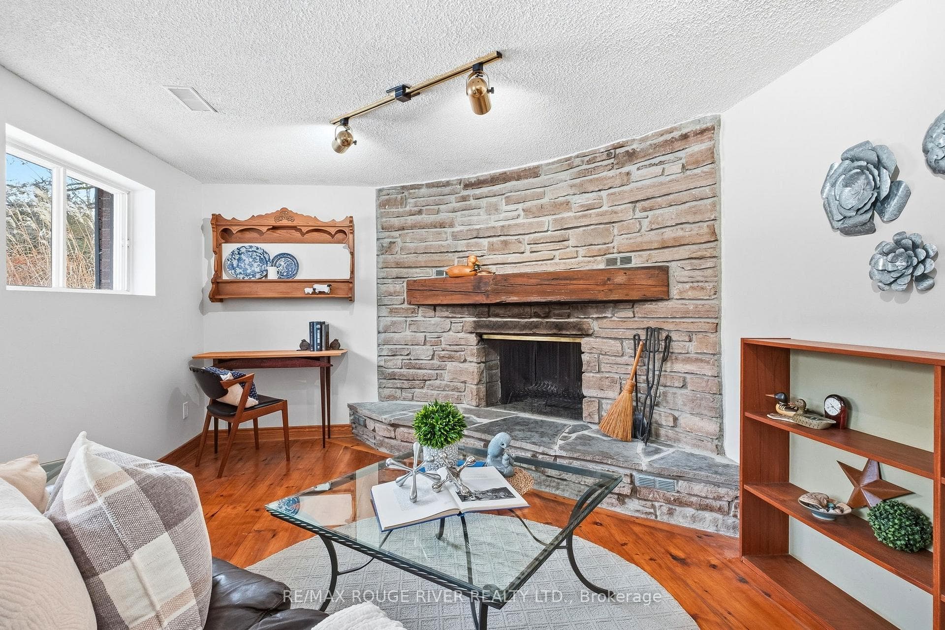 1020 Elgin Street photo 26