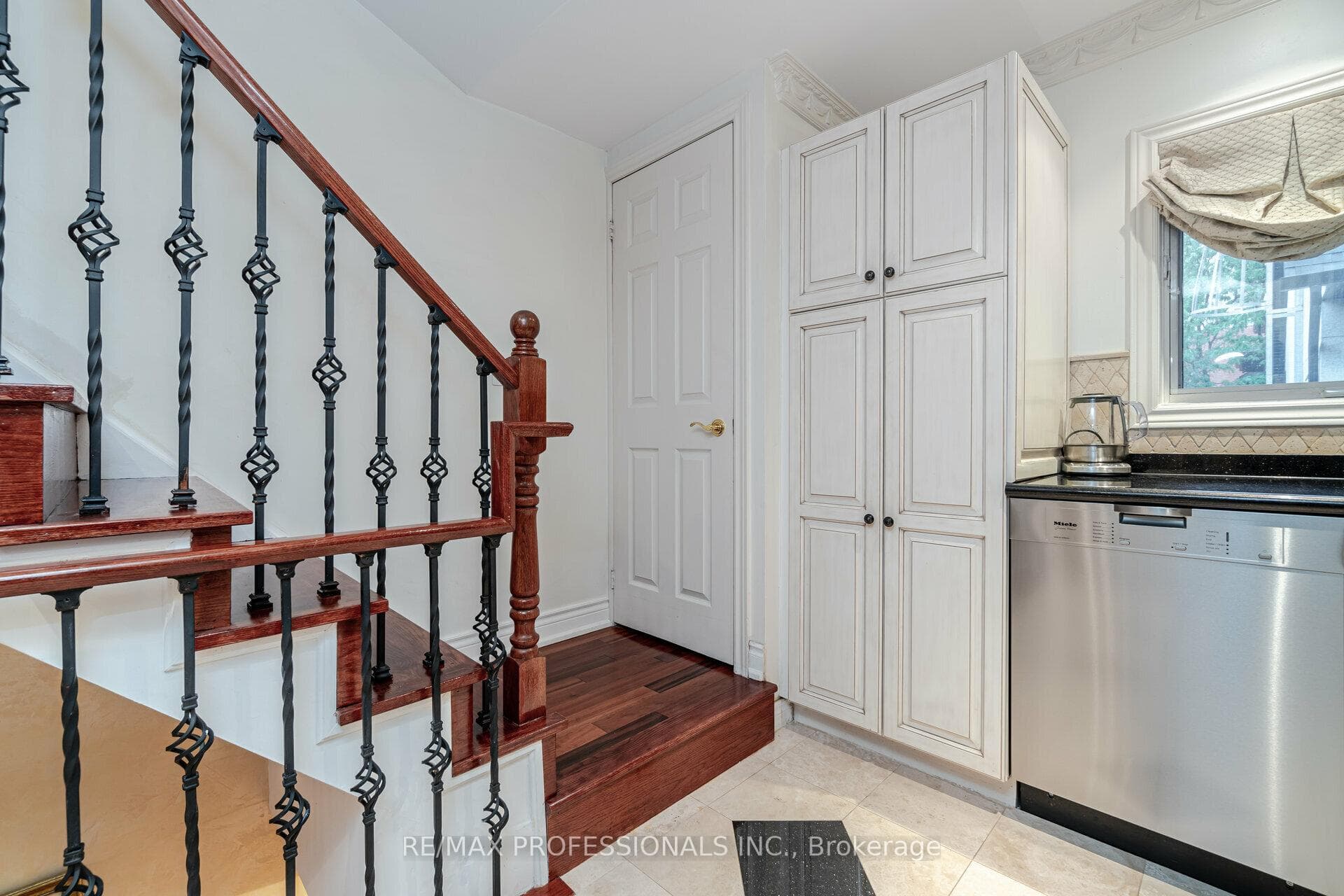 228 St George Street Unit 10 photo 13