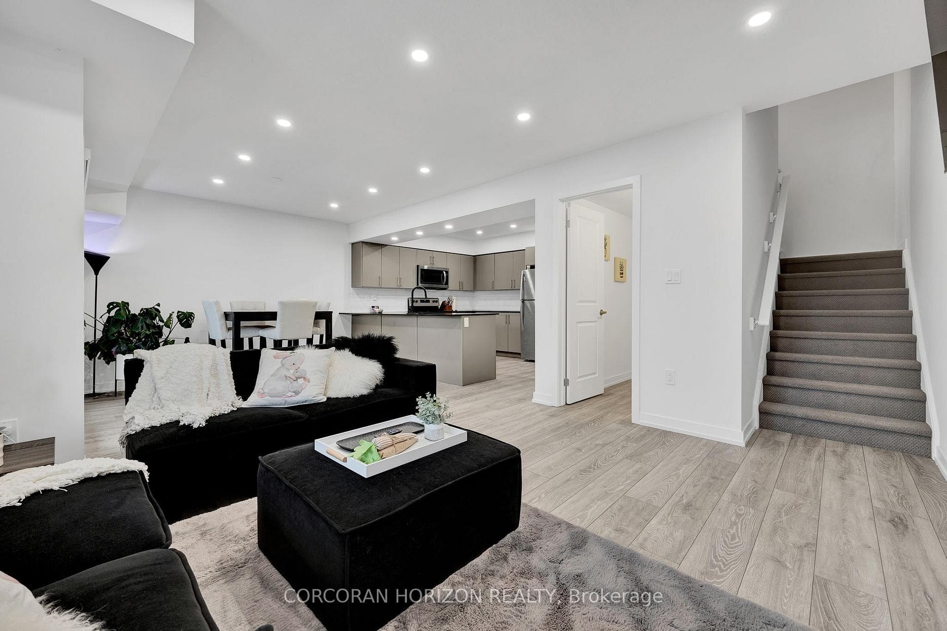 211 West Oak Trail photo 12