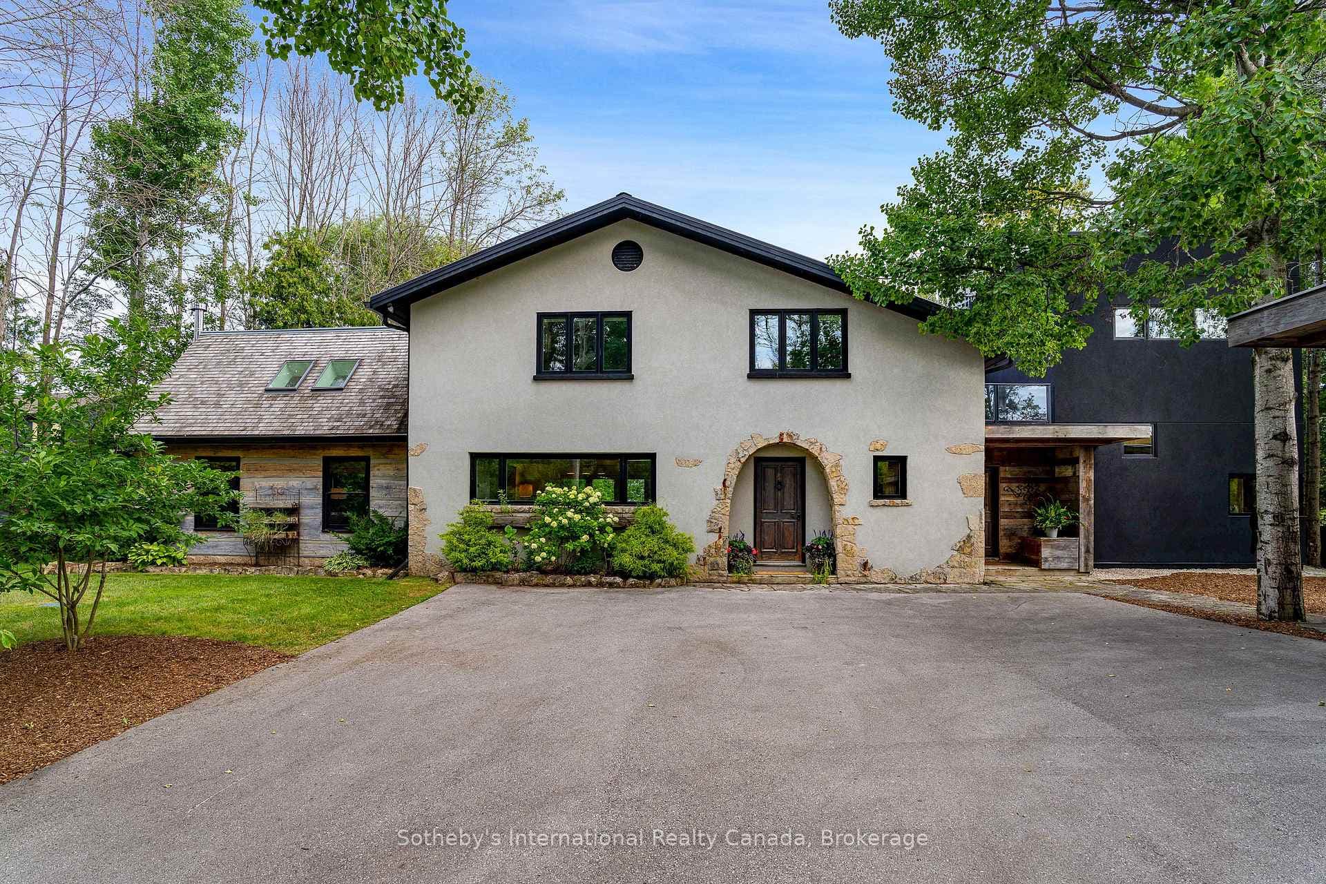 164 BARTLETT Boulevard photo 3
