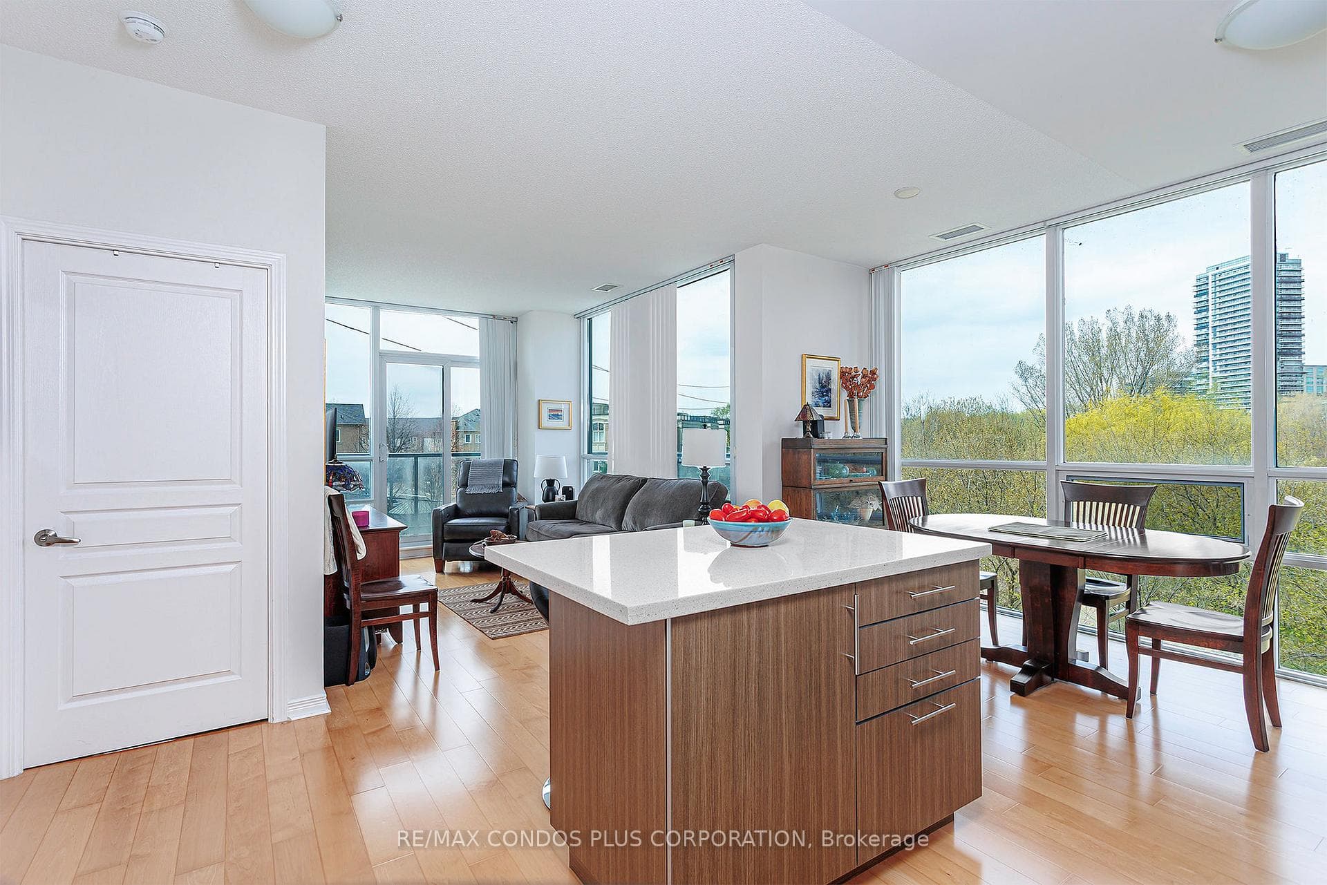 Kitchen Island w/Storage