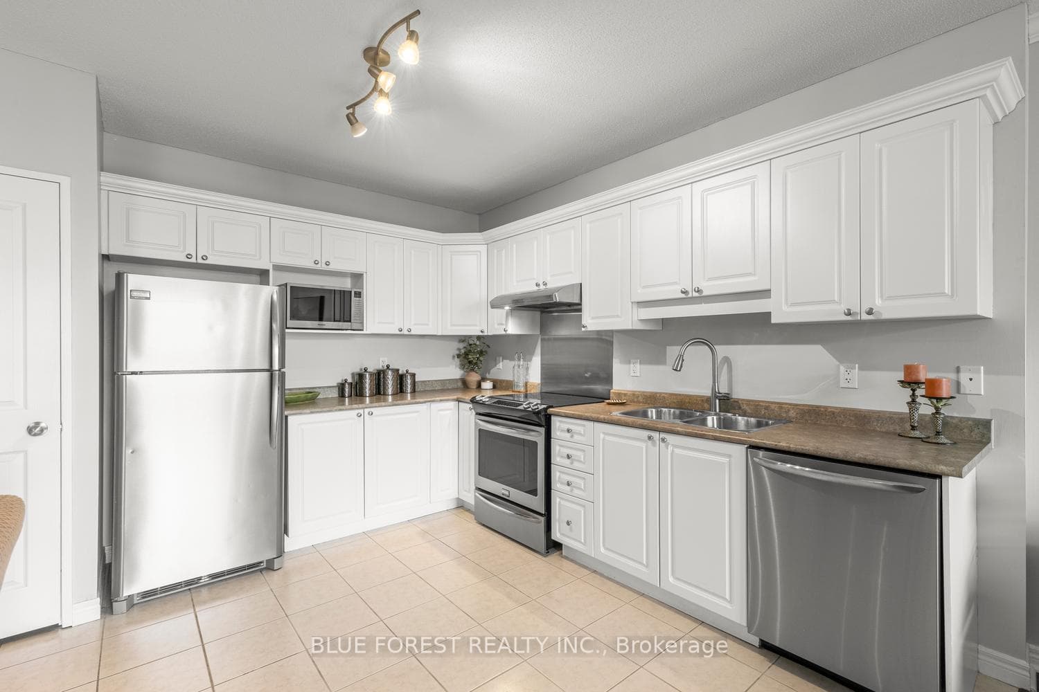 353 Commissioners Road Unit 501 photo 6
