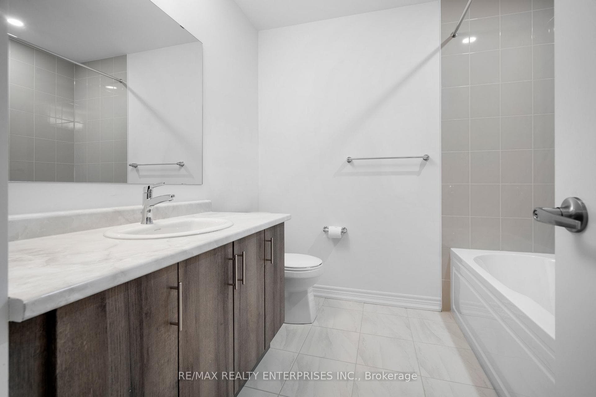 51 Milady Crescent photo 25