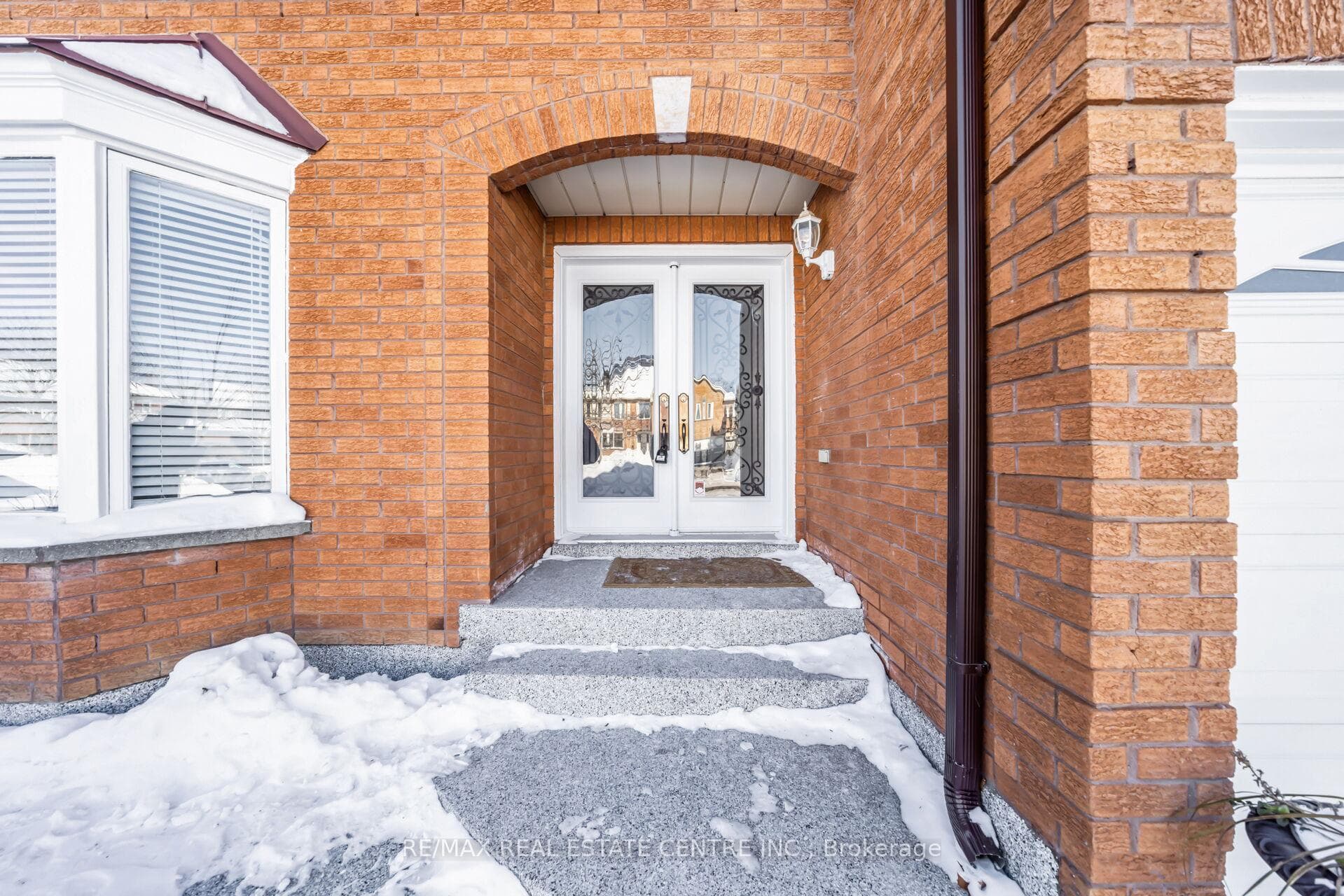 11 Moorehead Crescent photo 4