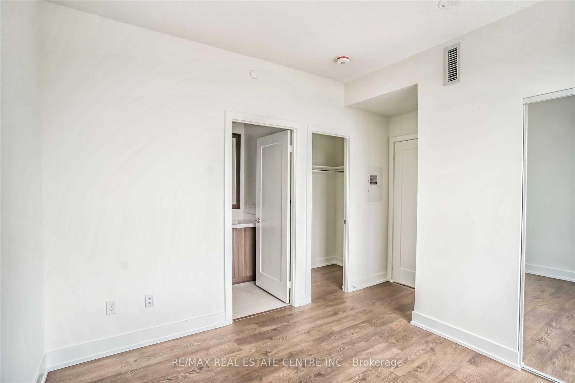 7 Mabelle Avenue Unit 3708 photo 27