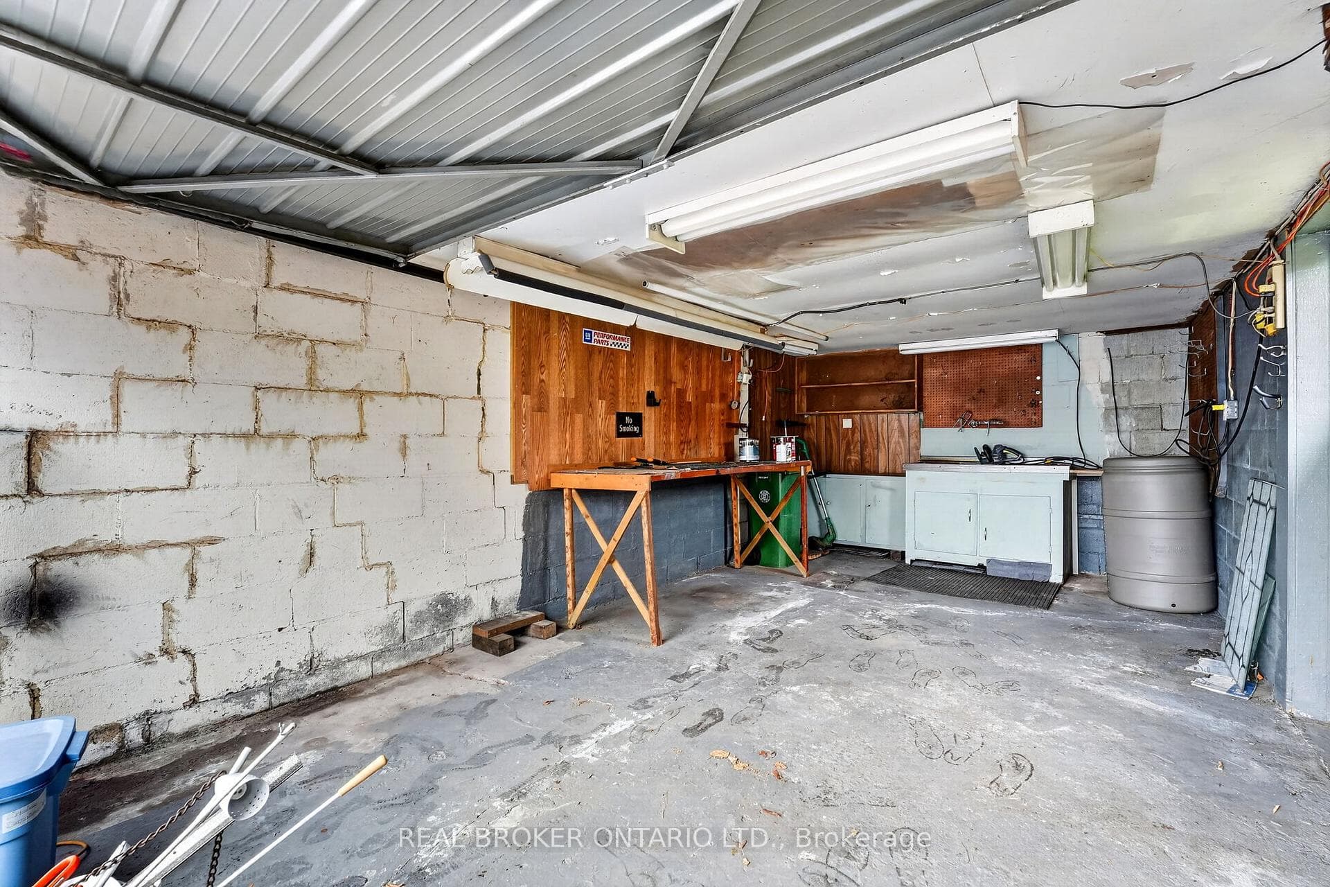 379 Talbot Street photo 31