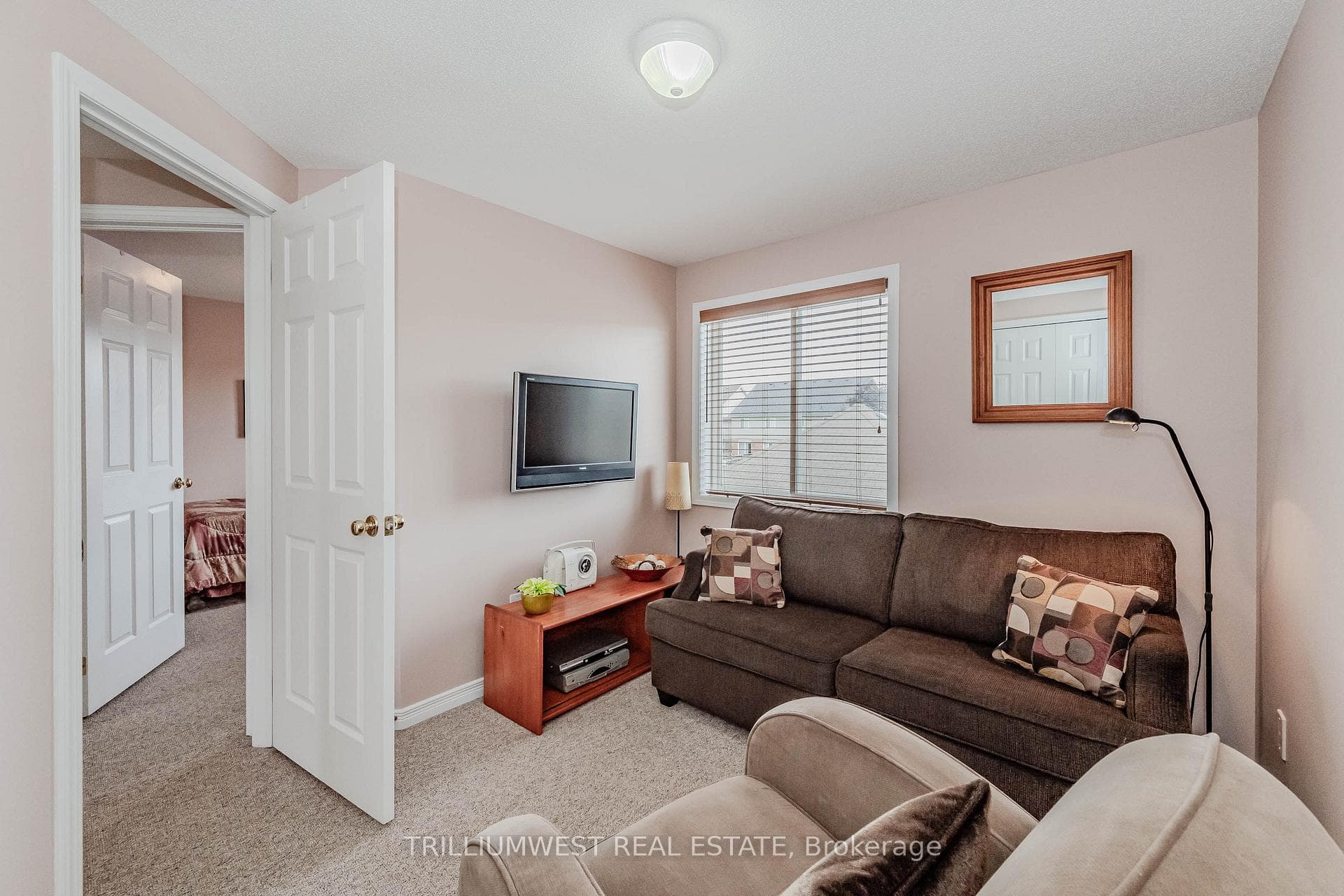 569 Victoria Road photo 25