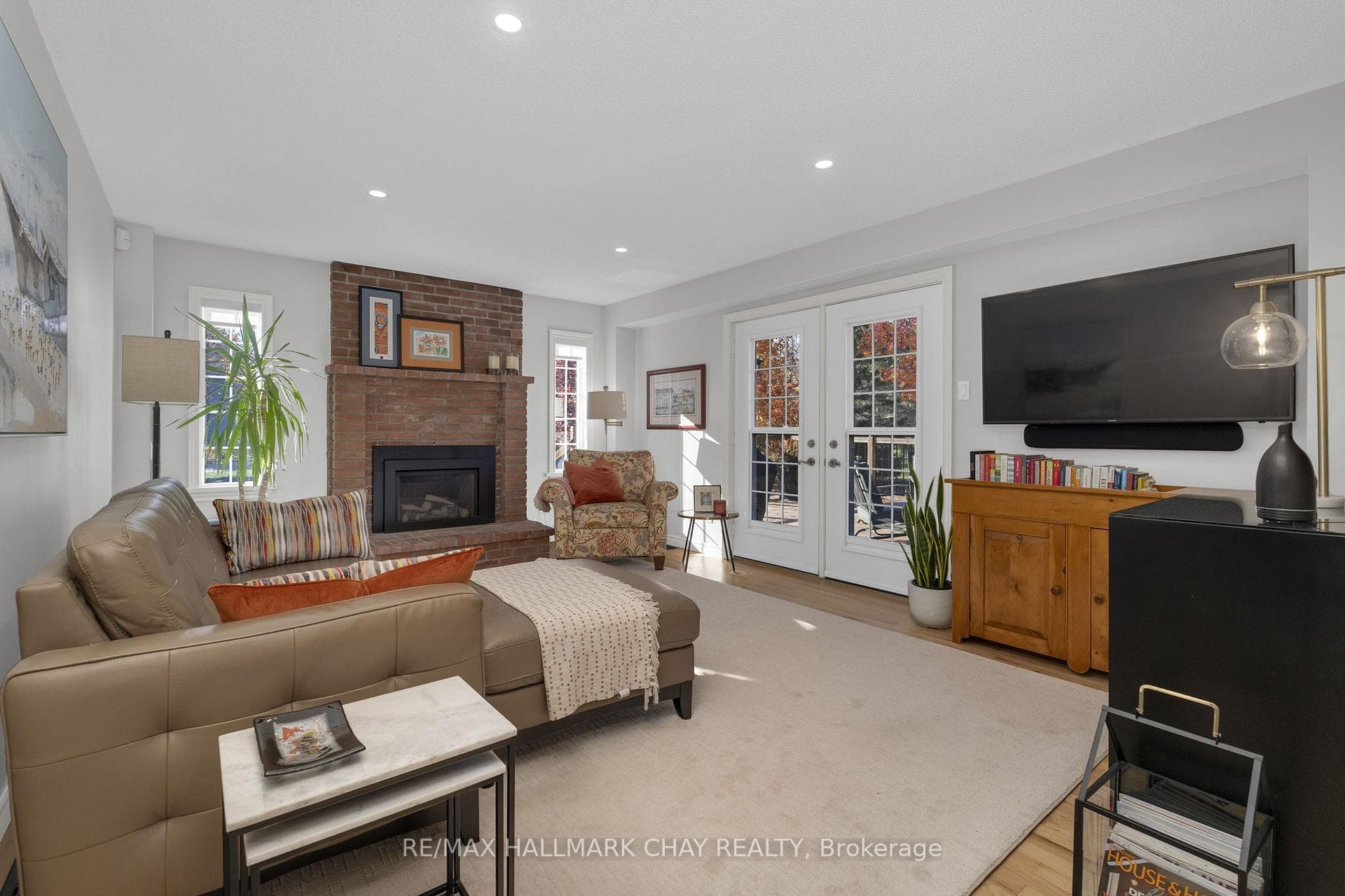 8 Martine Crescent photo 11