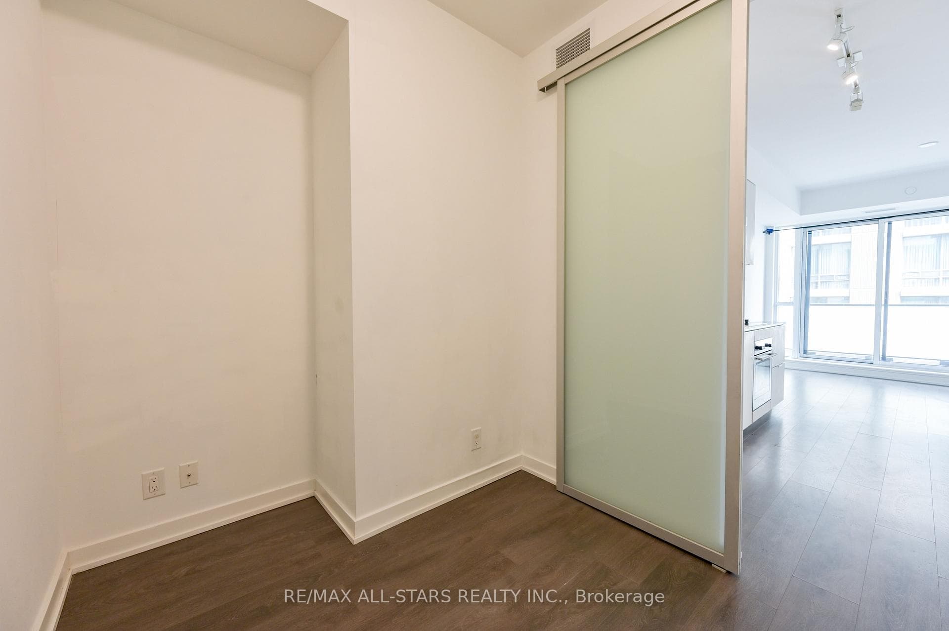 609 Avenue Road Unit 1001 photo 13