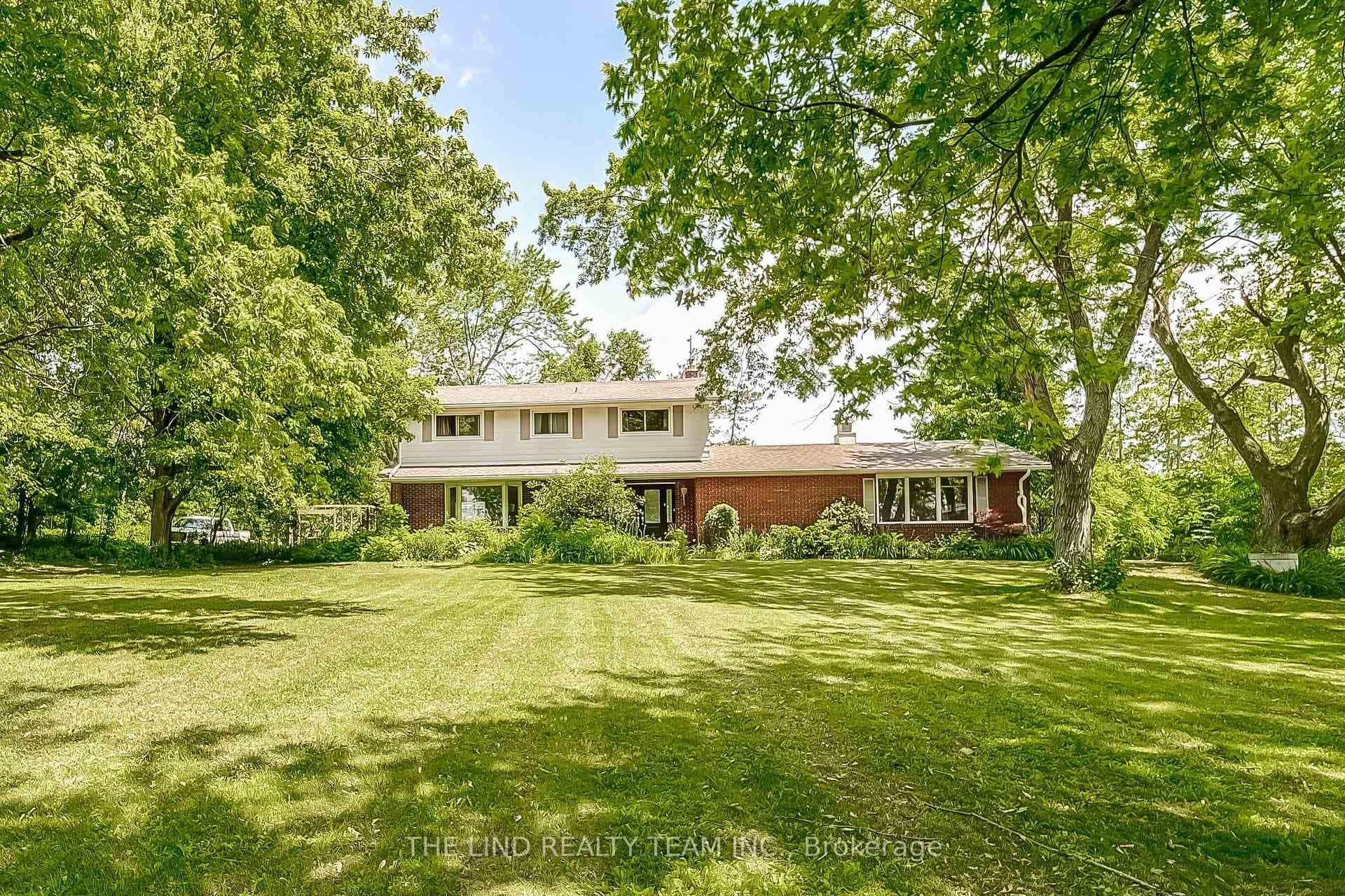 15809 Dufferin Street photo 1