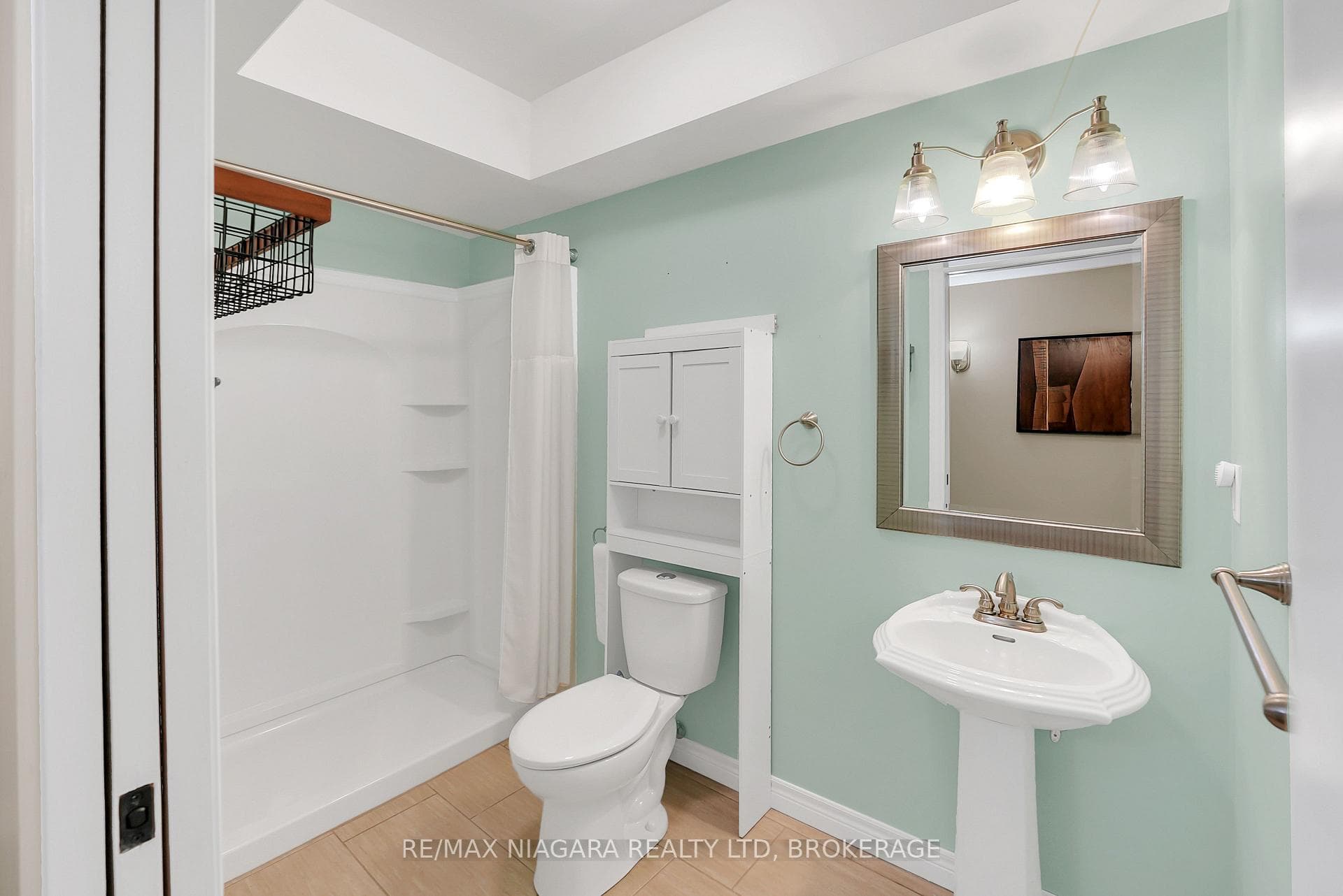 8738 Upper Canada Drive photo 32