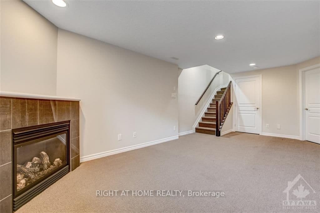 325 KINGBROOK Drive photo 22