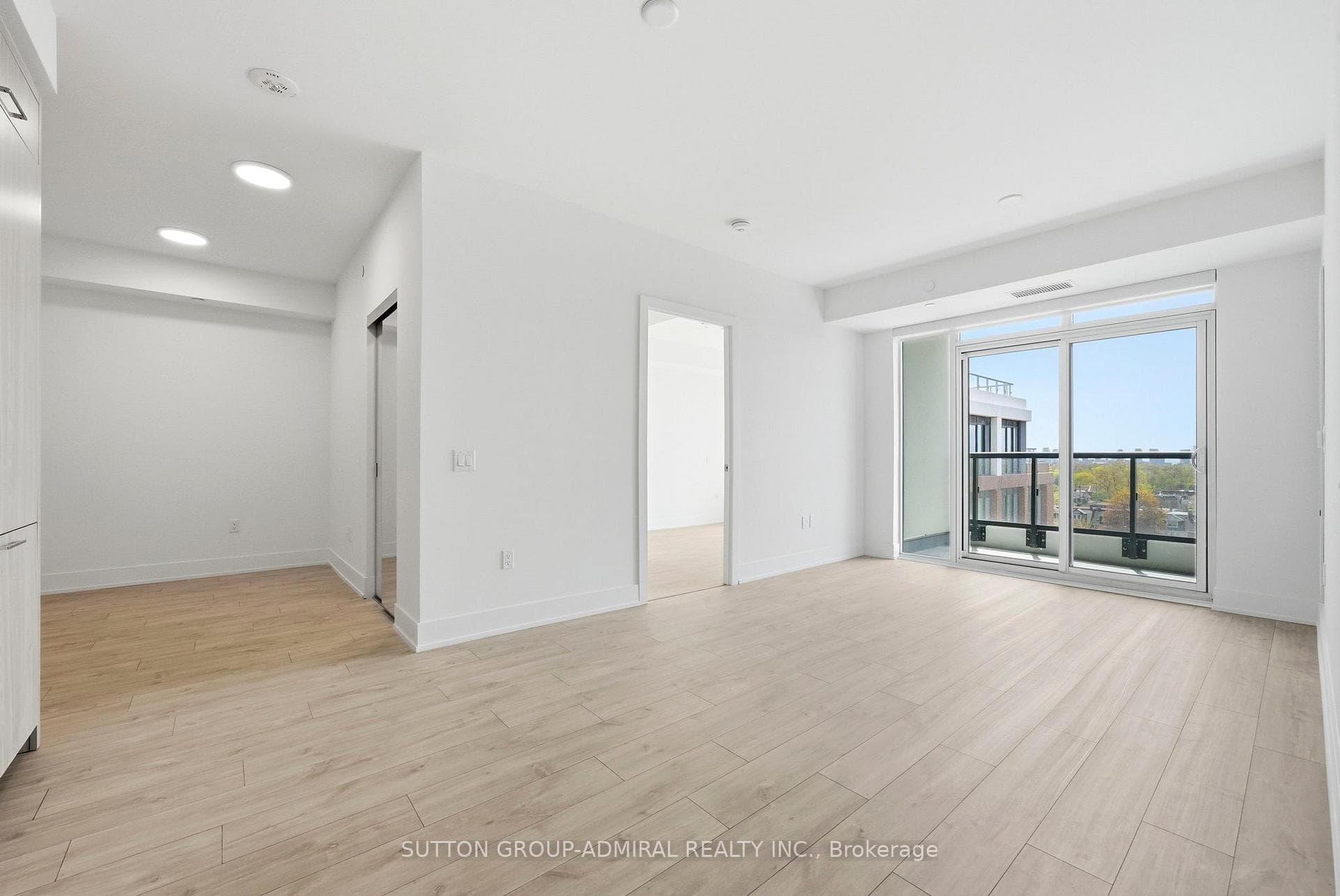 858 Dupont Street Unit 633 photo 9