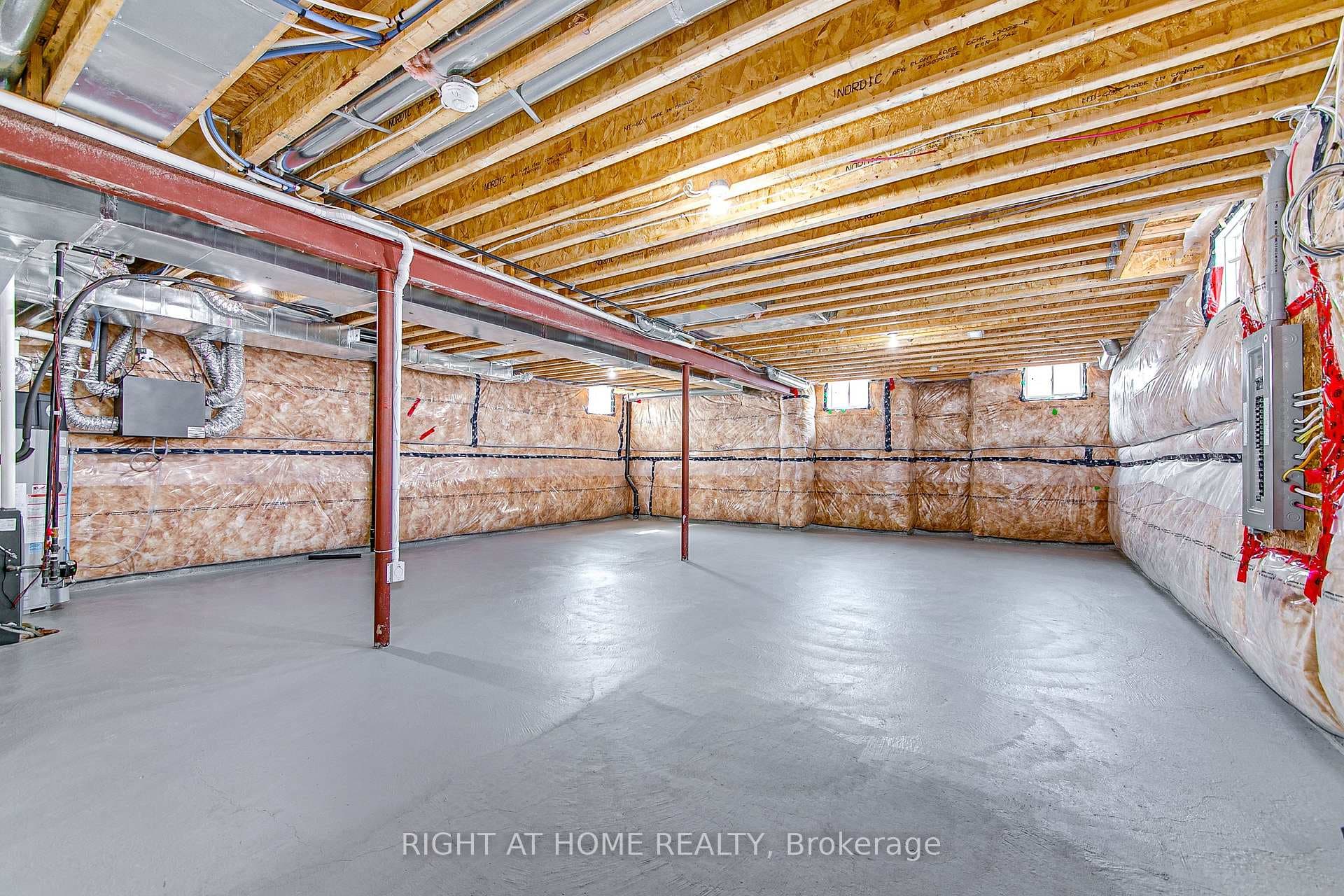 106 Ferragine Crescent photo 40