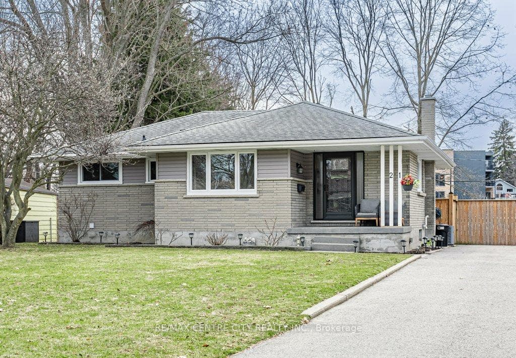 21 Strathcona Drive photo 3