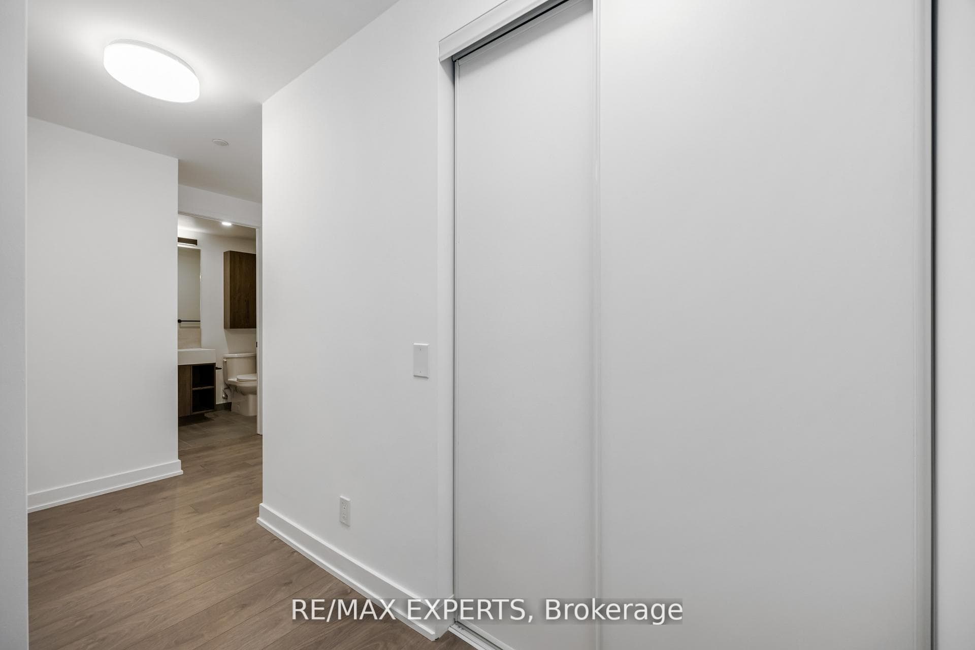 108 Peter Street Unit 803 photo 8