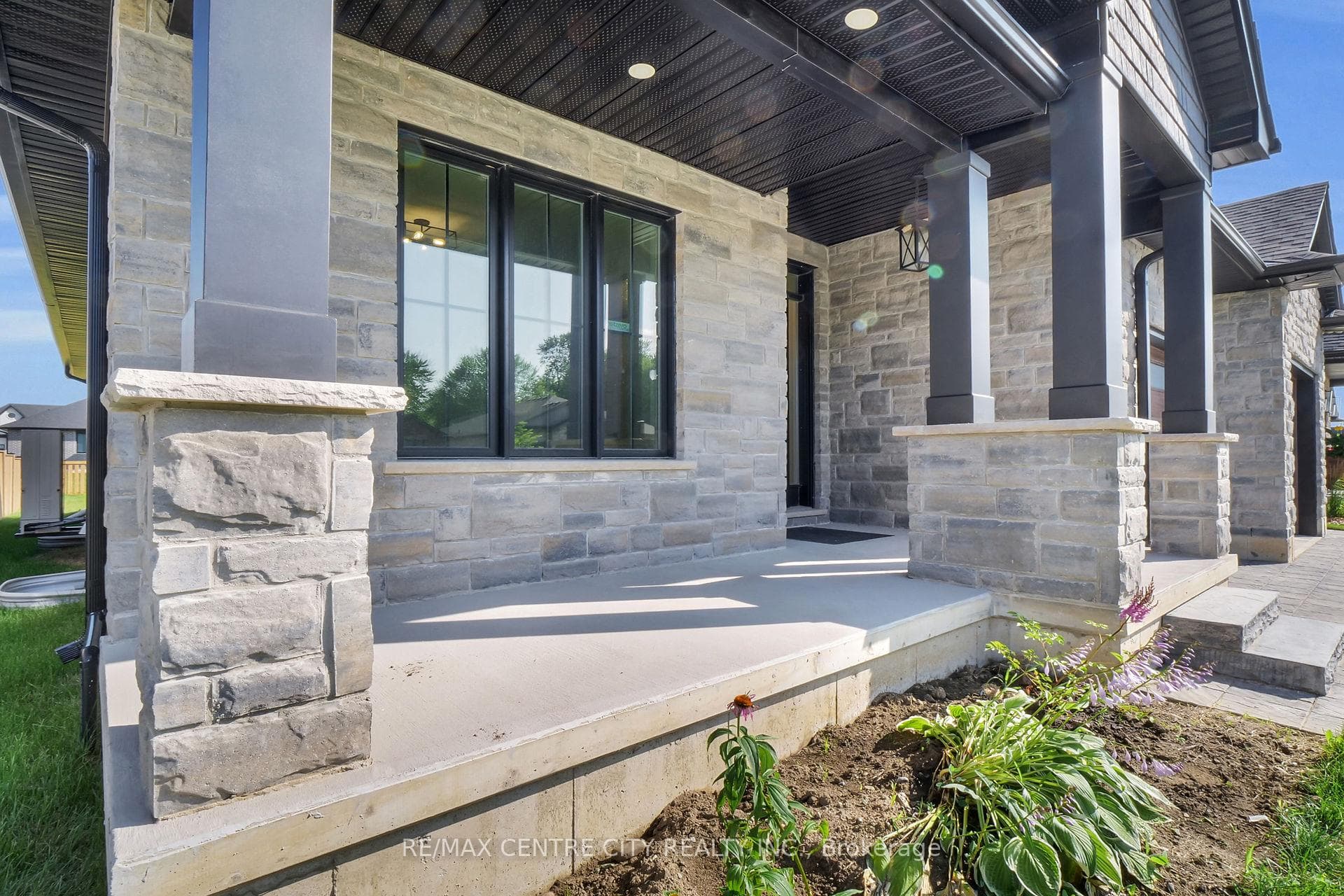 104 Foxborough Place photo 3