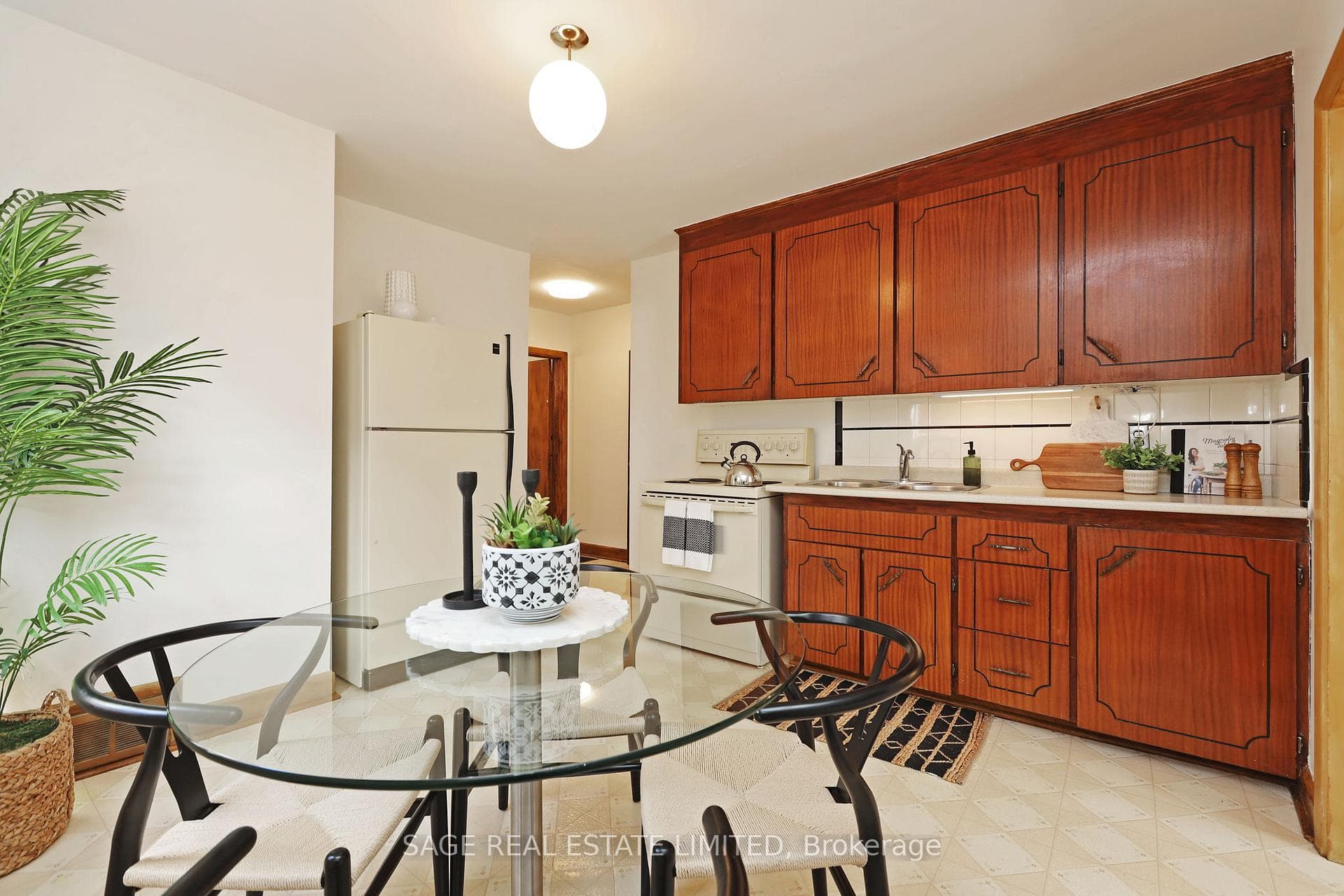 6 White Avenue photo 8