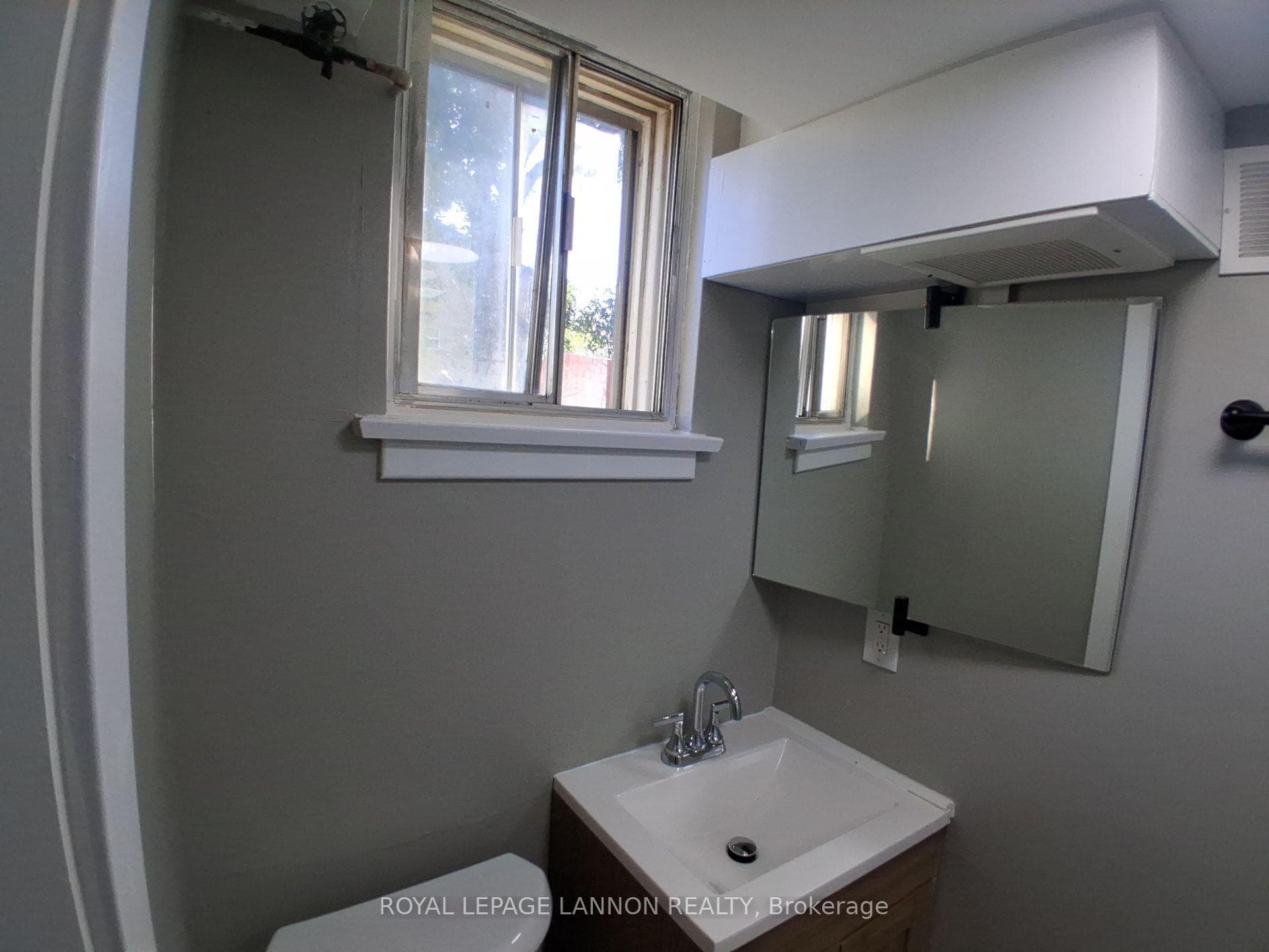 300 Van Horne St. photo 32