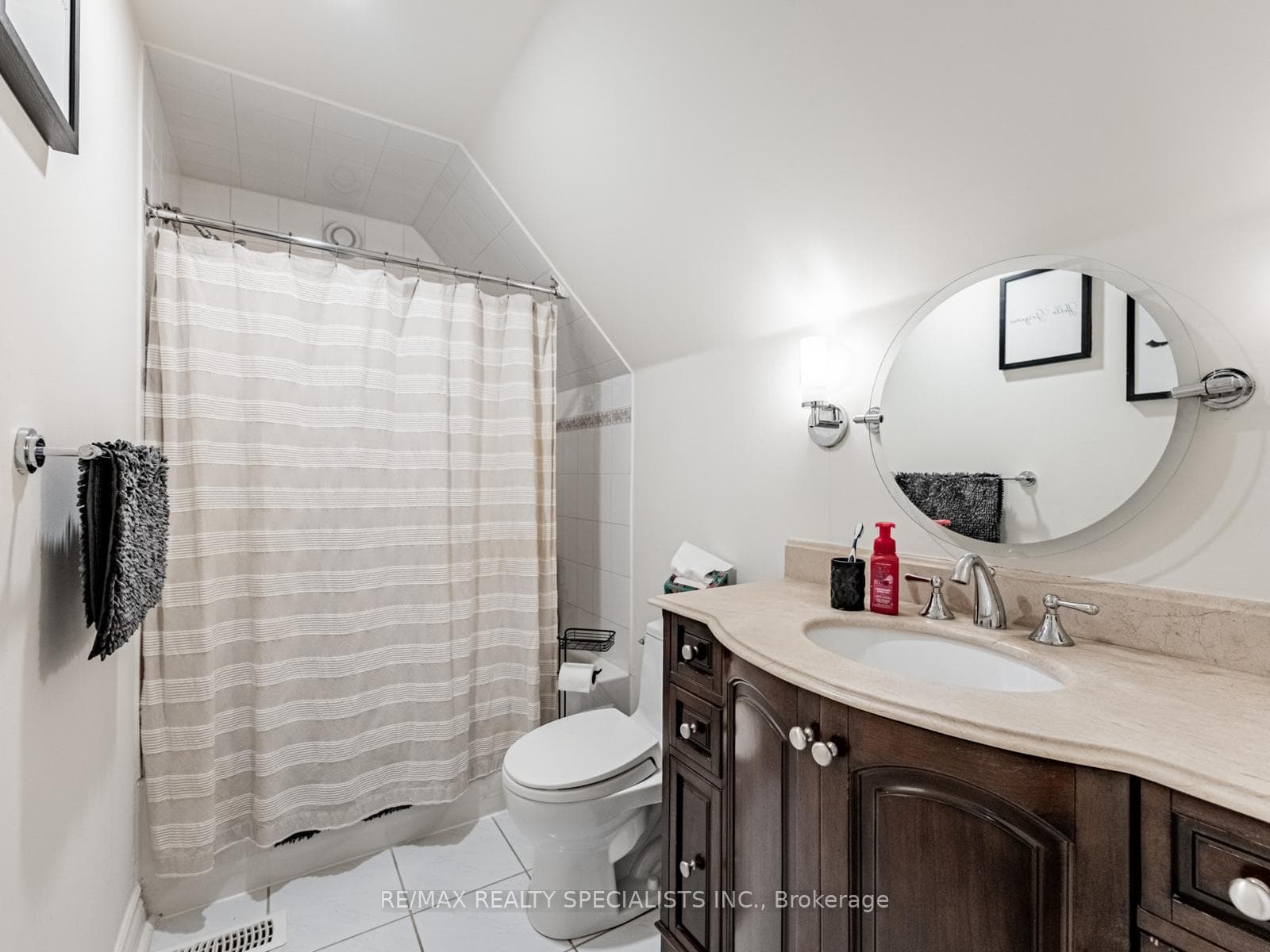 12 McMaster Street photo 27