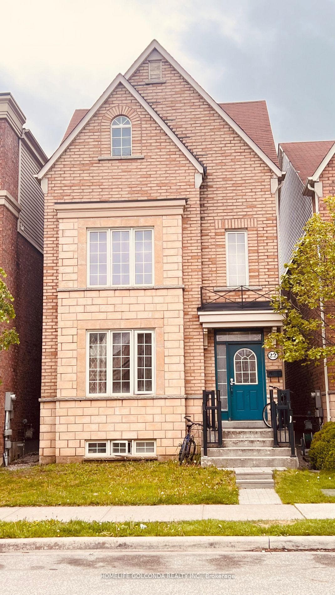 22 Troyer Avenue photo 1
