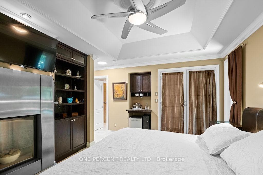 583 Stephens Crescent photo 20