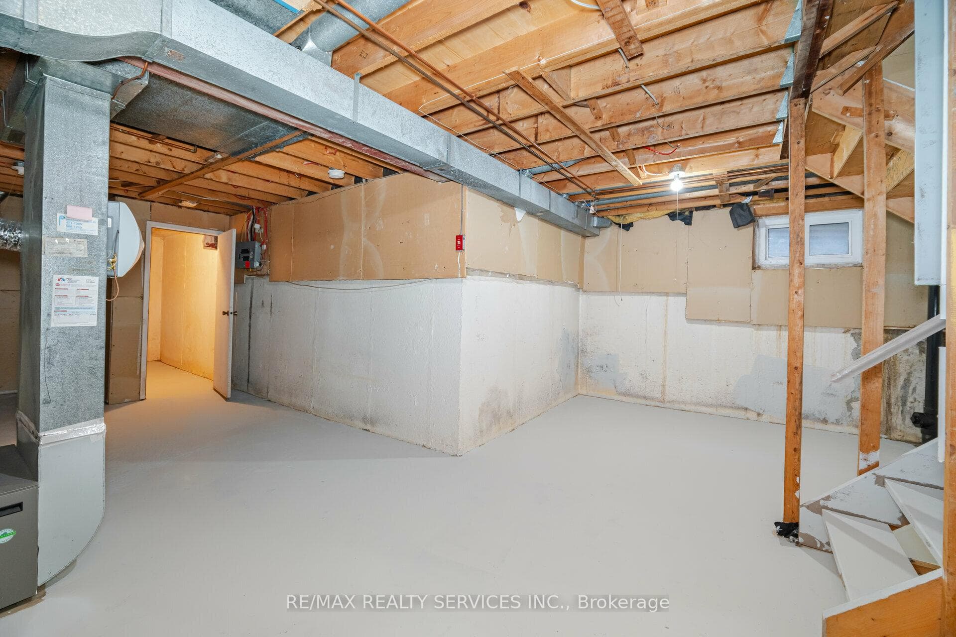 98 Simmons Boulevard photo 33