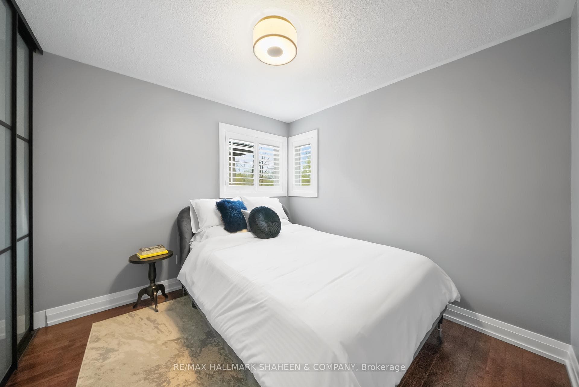 150 Thicket Crescent photo 30