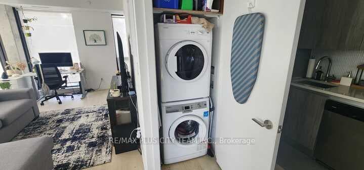 246 Logan Avenue Unit 309 photo 11