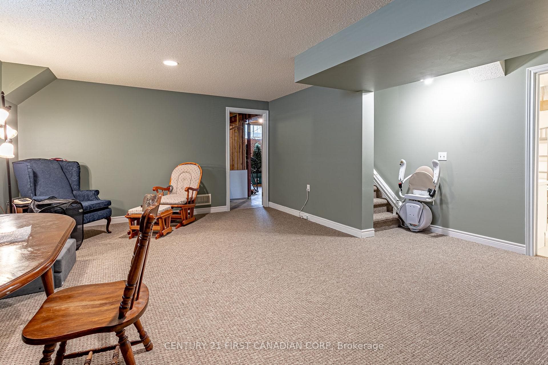 1751 Devos Drive photo 17