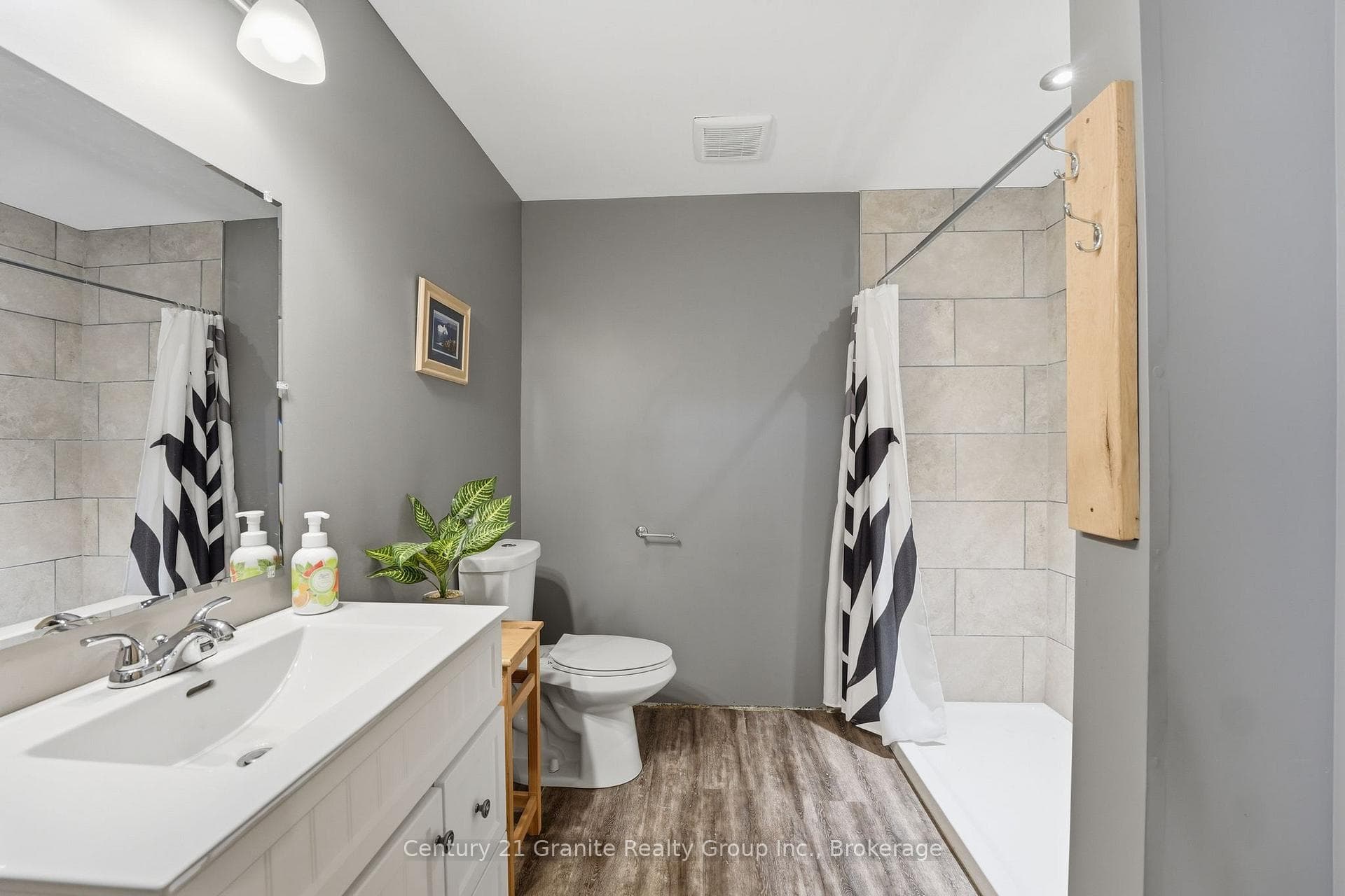 1048 Bacon Road photo 23