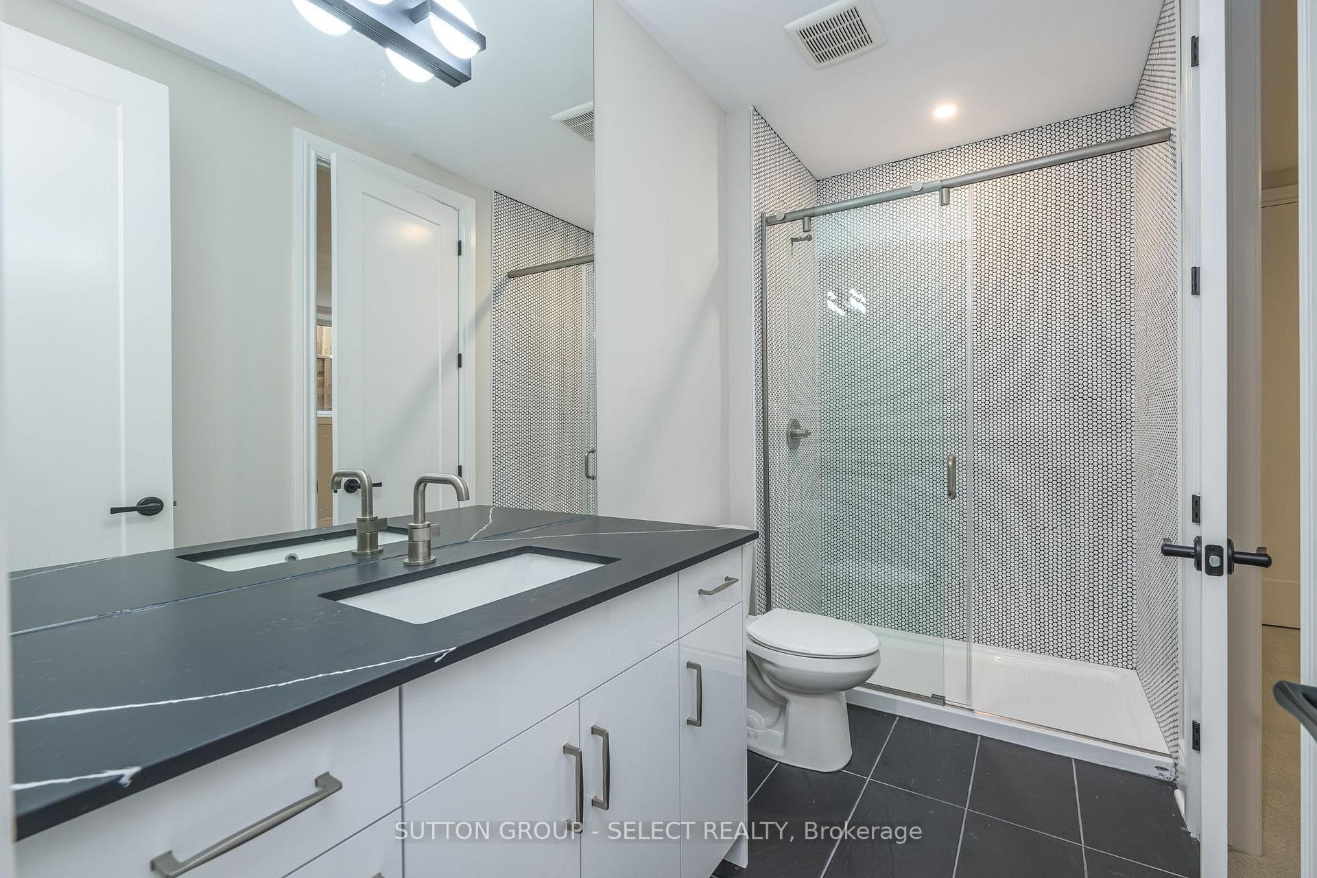 597 Creekview Chase photo 36