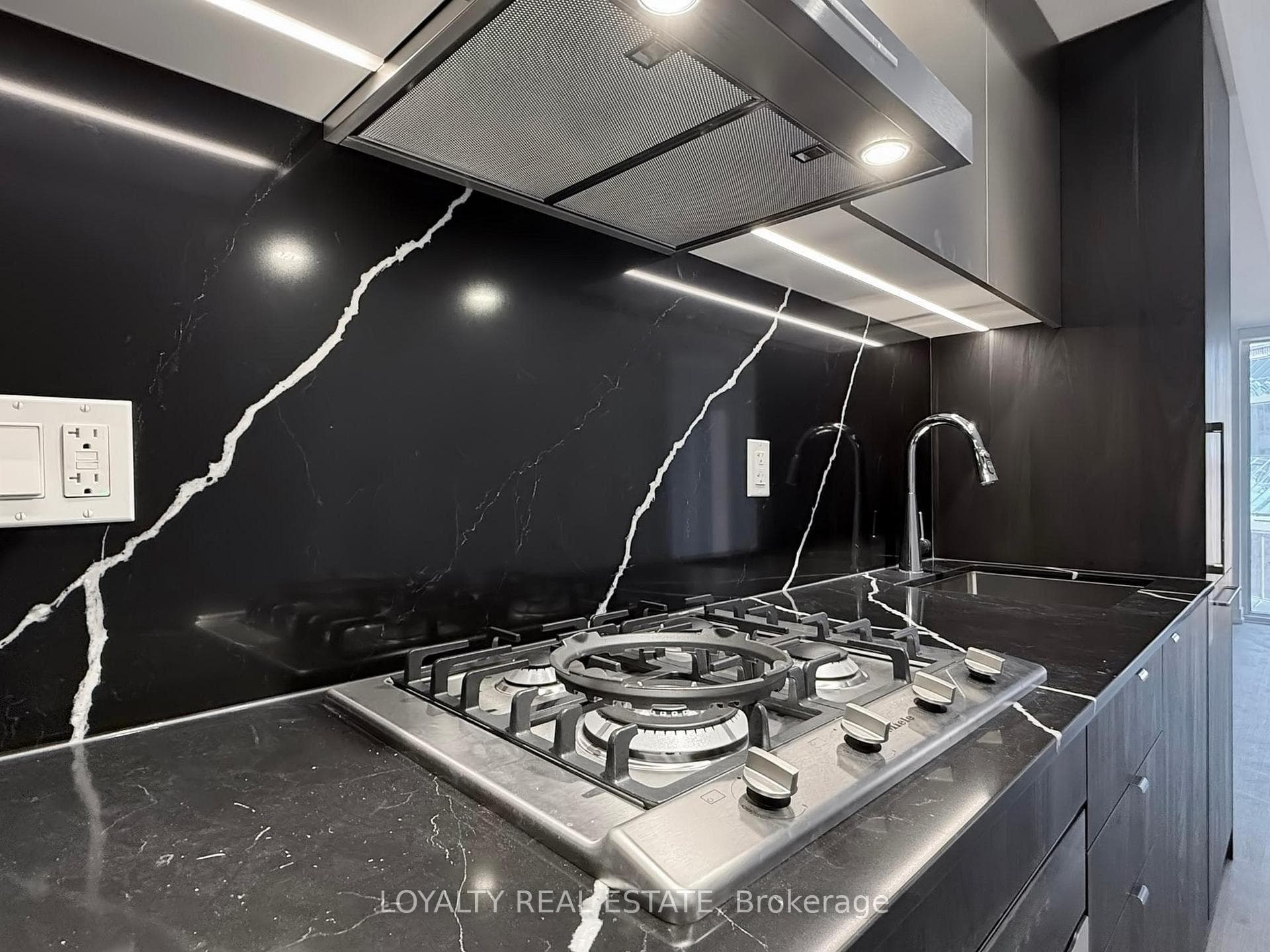 771 Yonge Street Unit 706 photo 17