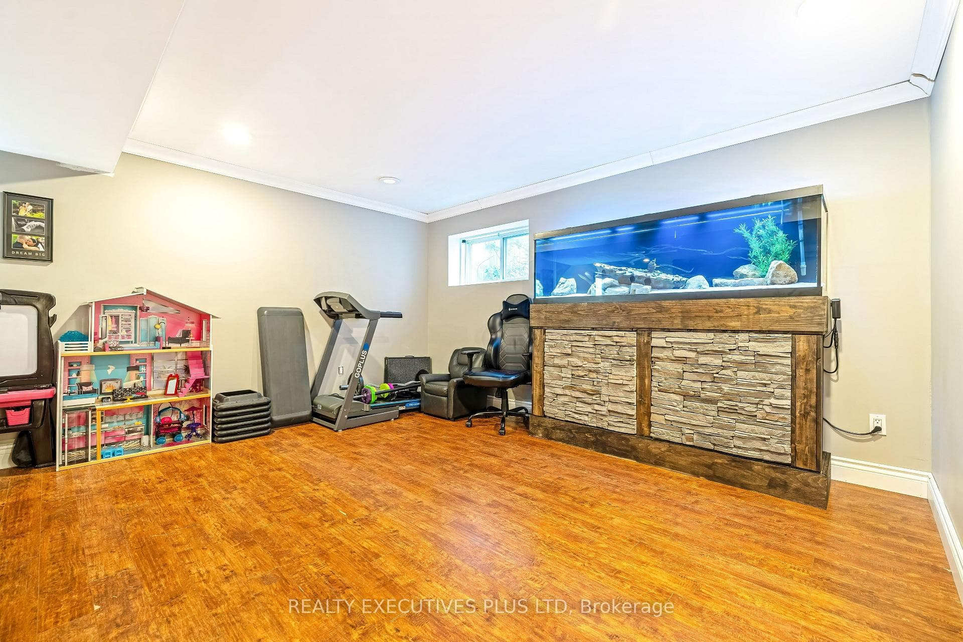 56 Dinnick Crescent photo 29