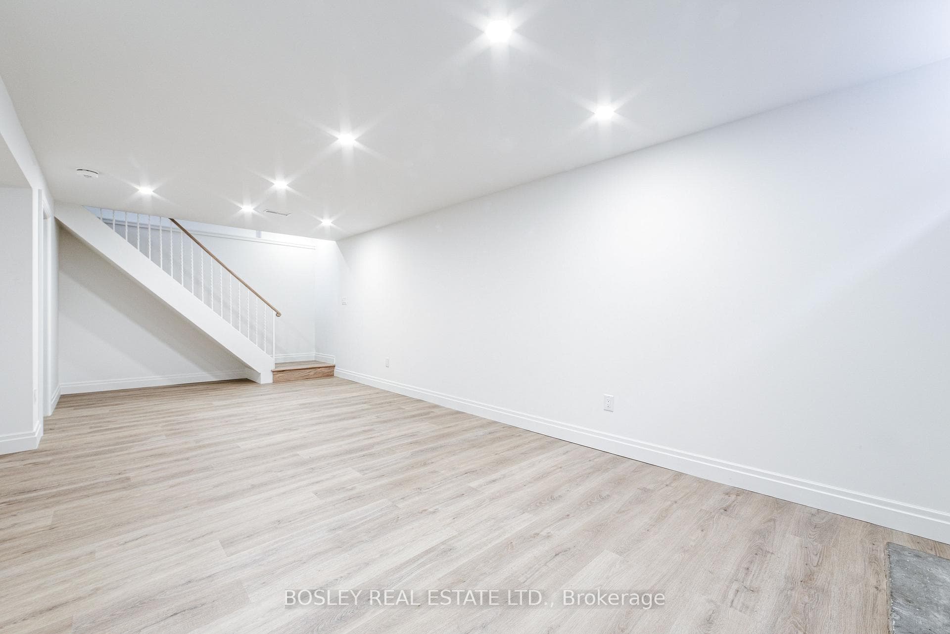 33 Forestbrook Crescent photo 40