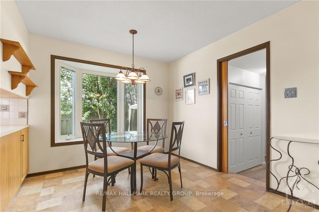 14 SELWYN Crescent photo 12