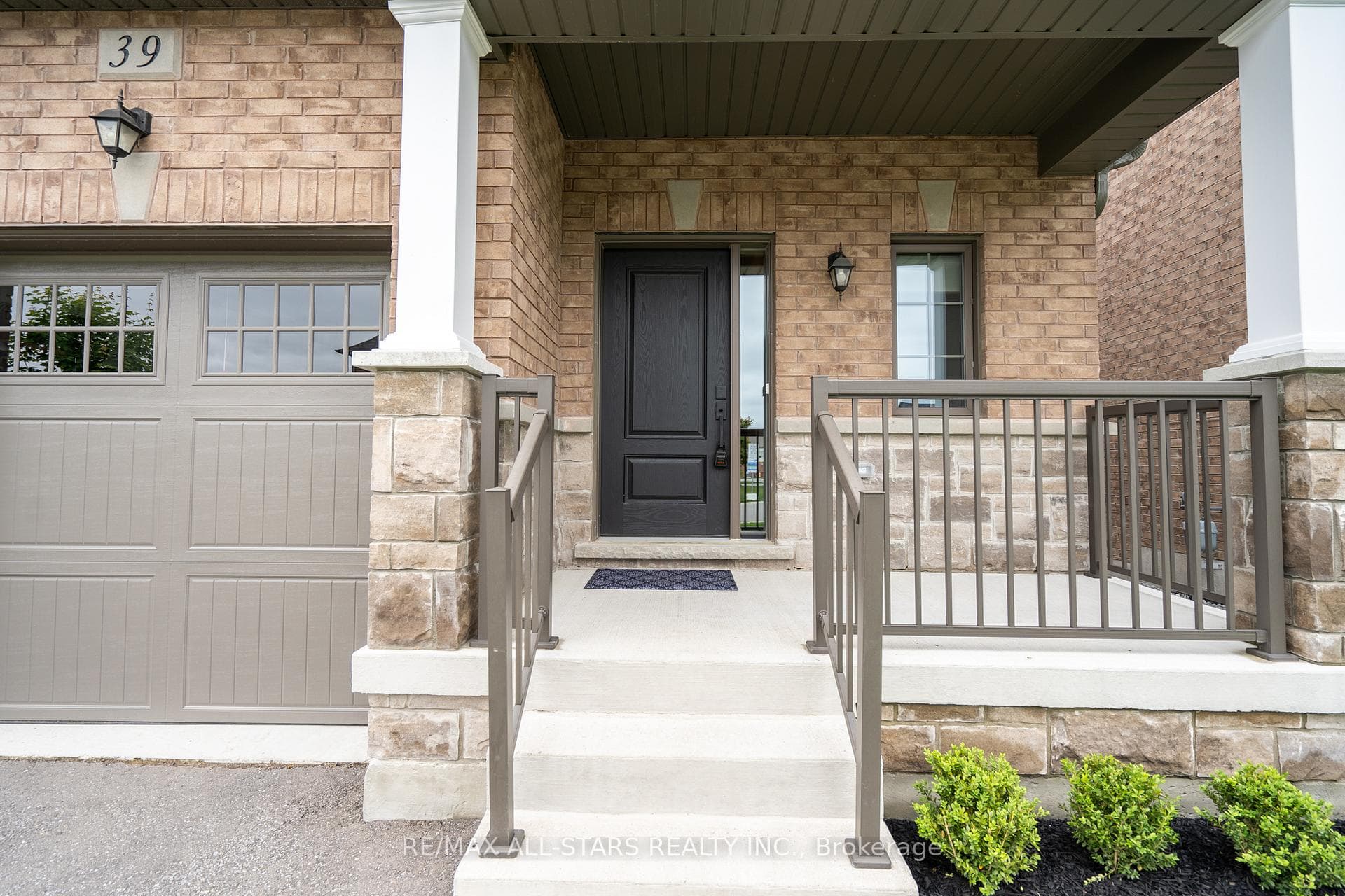 39 Gord Matthews Way photo 4