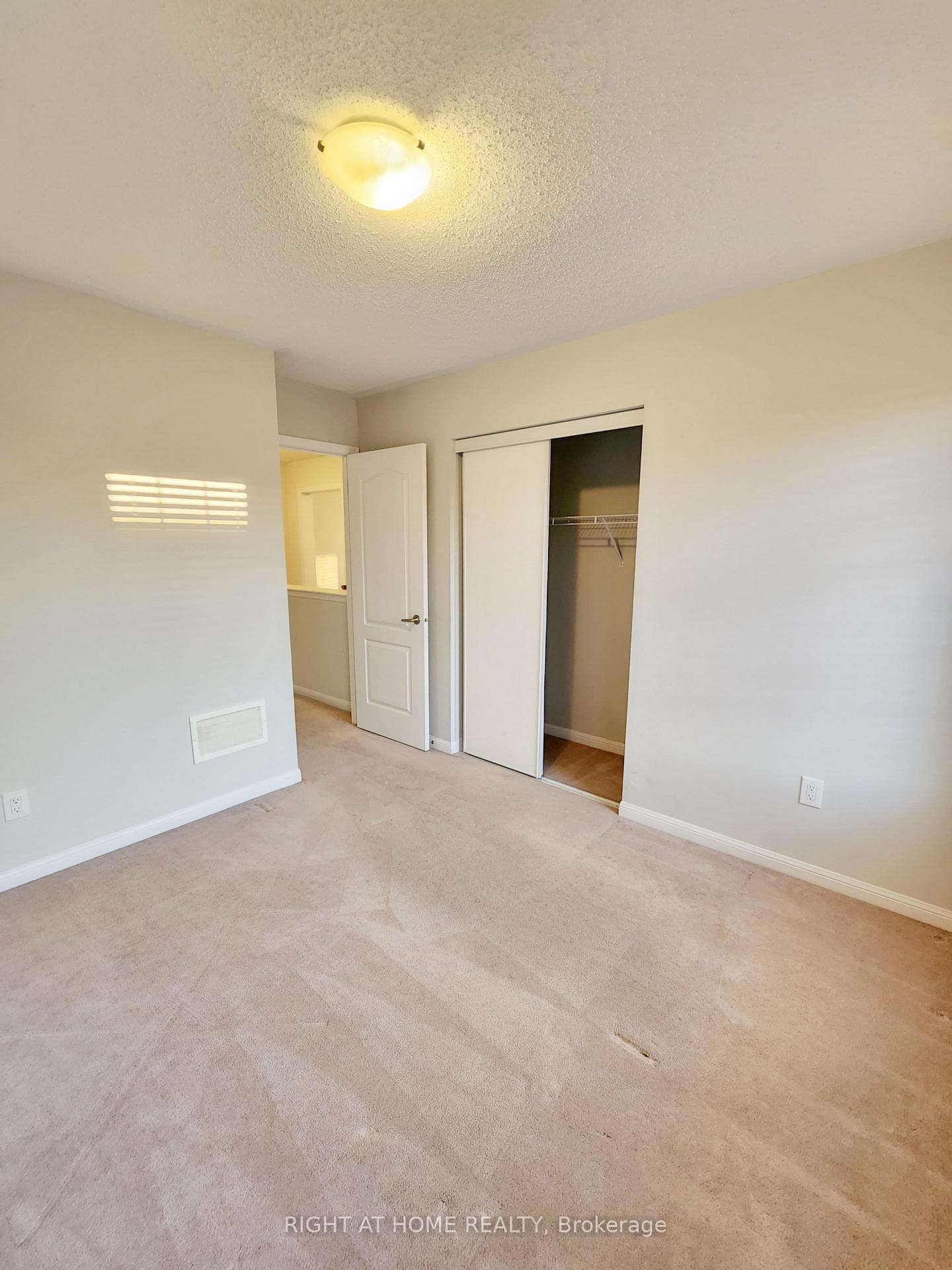 926 McTrach Crescent photo 23