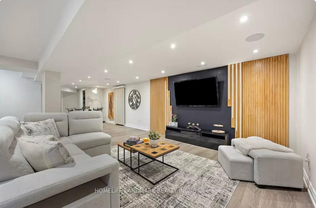 1739 Mount Albert Road photo 23